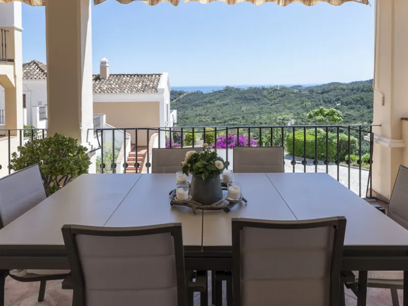 House - Townhouse в продаже в Benahavís, Málaga. В доме 4 спален и 4 ванных комнат. Площадь дома 227 м². Площадь участка 40 м²