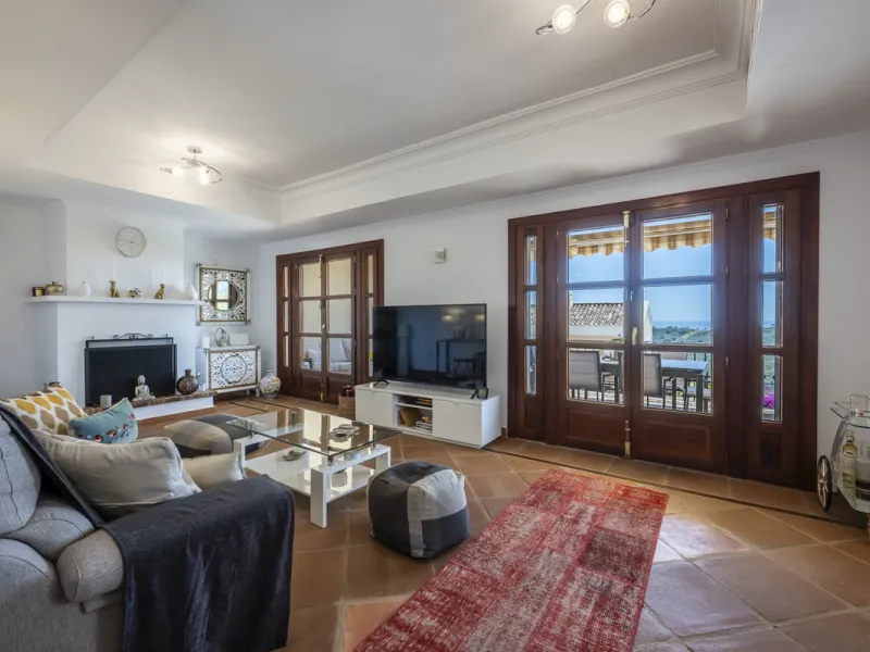House - Townhouse в продаже в Benahavís, Málaga. В доме 4 спален и 4 ванных комнат. Площадь дома 227 м². Площадь участка 40 м²