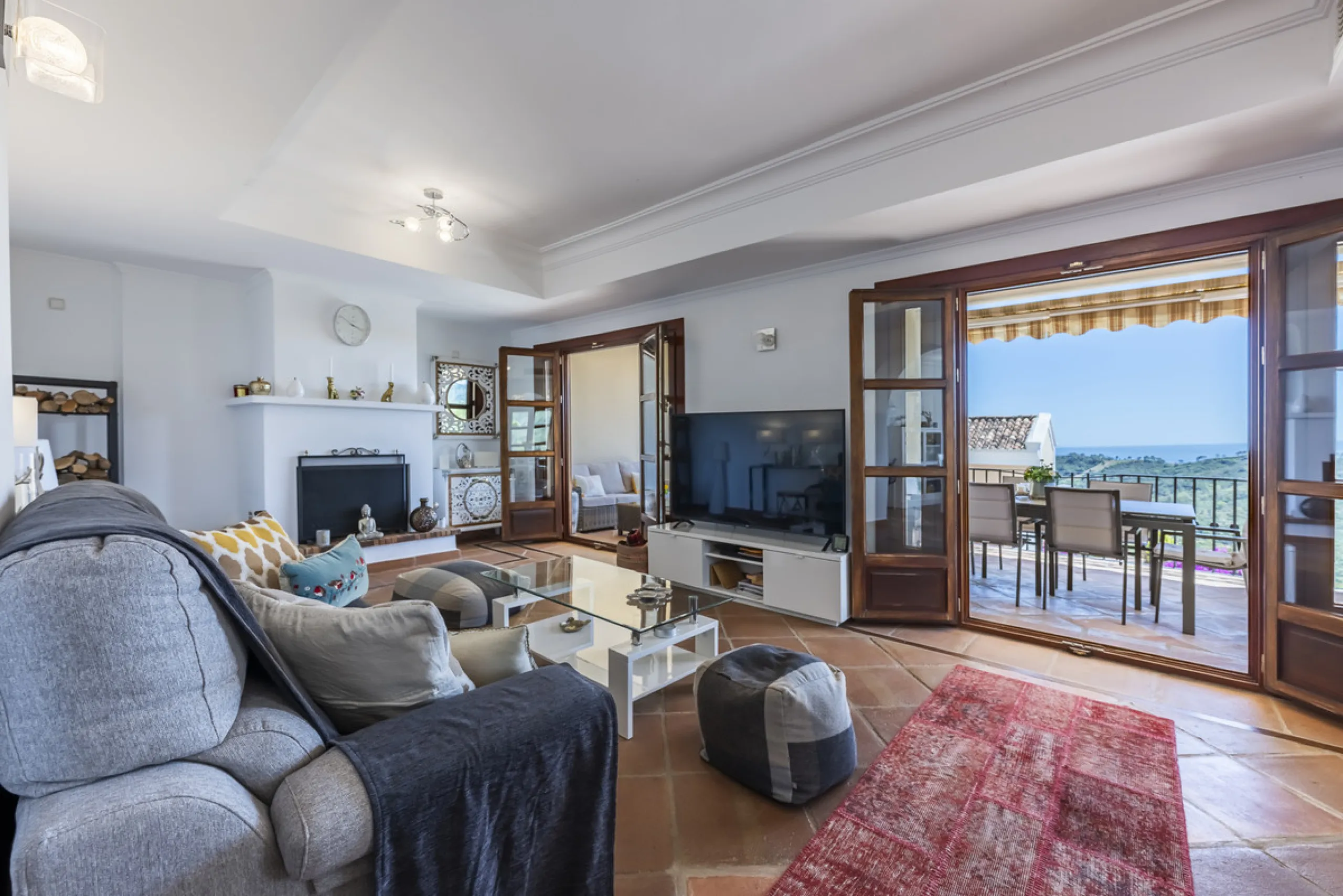 House - Townhouse в продаже в Benahavís, Málaga. В доме 4 спален и 4 ванных комнат. Площадь дома 227 м². Площадь участка 40 м²