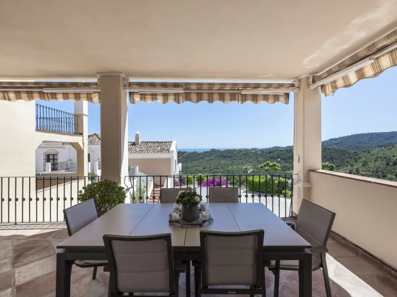 House - Townhouse в продаже в Benahavís, Málaga. В доме 4 спален и 4 ванных комнат. Площадь дома 227 м². Площадь участка 40 м²