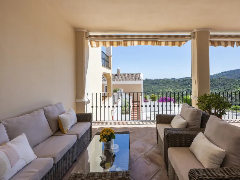 House - Townhouse в продаже в Benahavís, Málaga. В доме 4 спален и 4 ванных комнат. Площадь дома 227 м². Площадь участка 40 м²