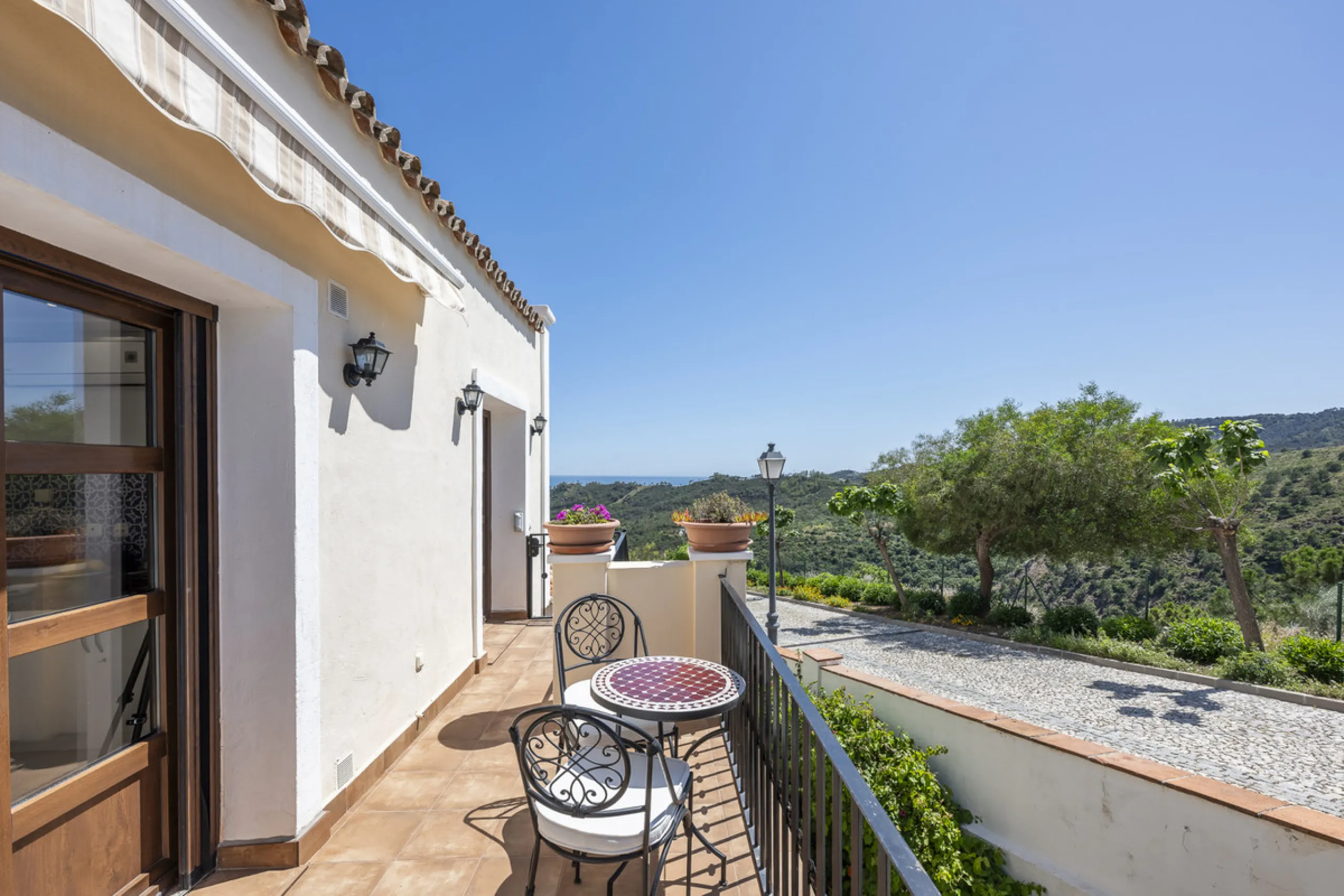 House - Townhouse в продаже в Benahavís, Málaga. В доме 4 спален и 4 ванных комнат. Площадь дома 227 м². Площадь участка 40 м²