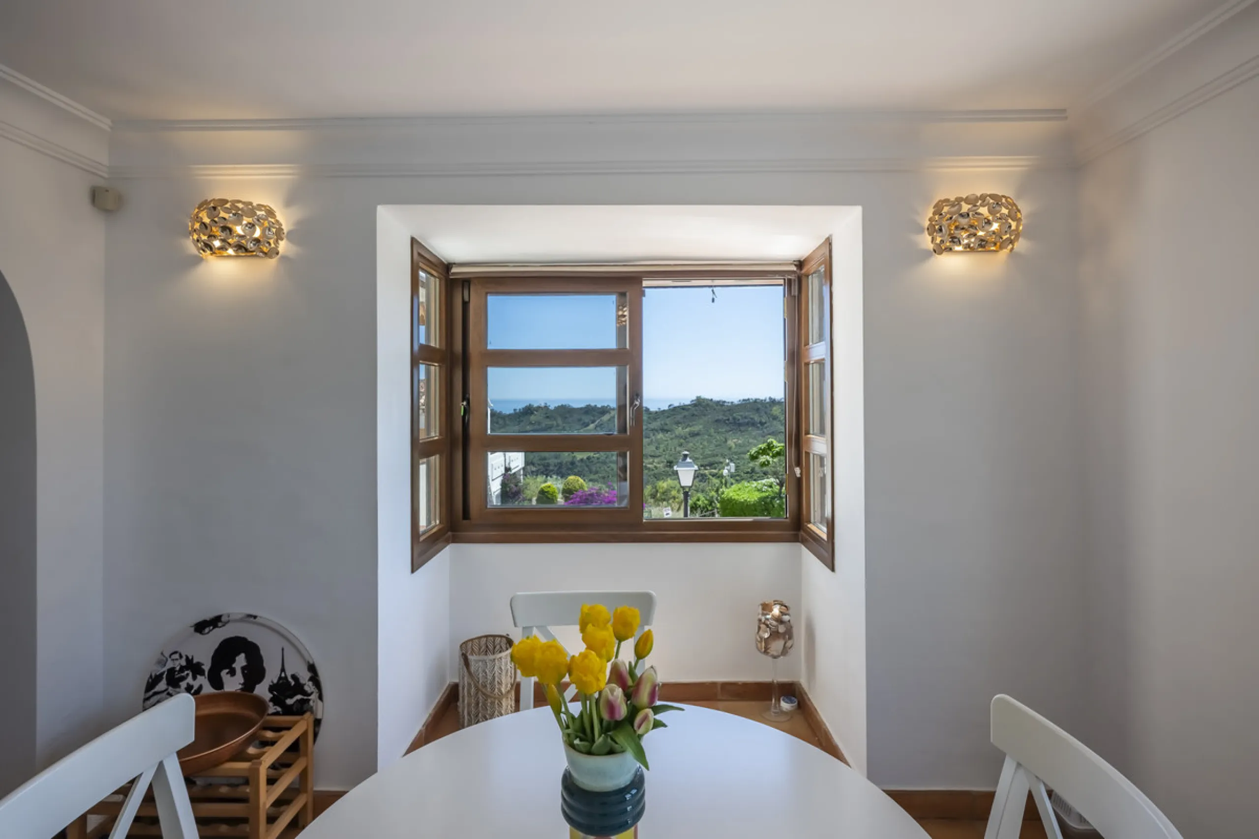 House - Townhouse в продаже в Benahavís, Málaga. В доме 4 спален и 4 ванных комнат. Площадь дома 227 м². Площадь участка 40 м²