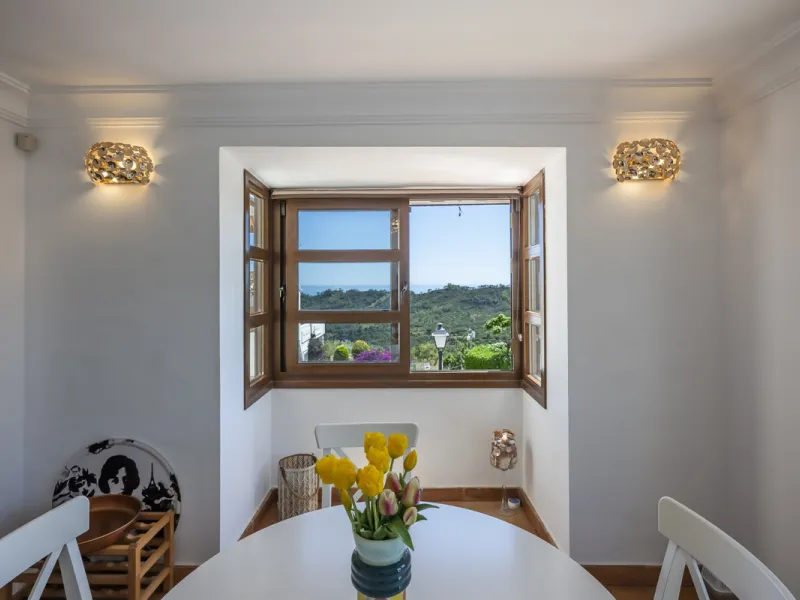 House - Townhouse в продаже в Benahavís, Málaga. В доме 4 спален и 4 ванных комнат. Площадь дома 227 м². Площадь участка 40 м²