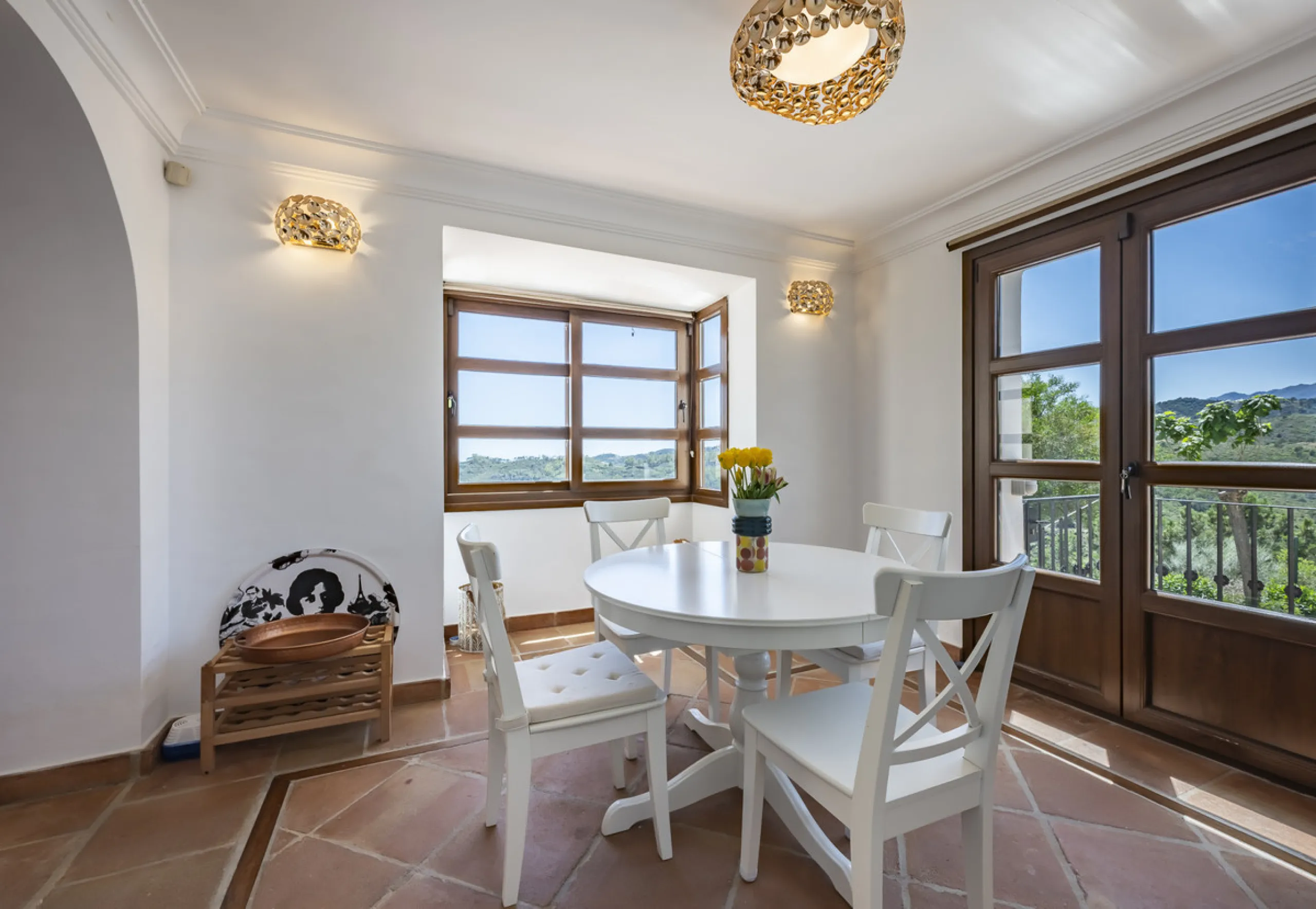 House - Townhouse в продаже в Benahavís, Málaga. В доме 4 спален и 4 ванных комнат. Площадь дома 227 м². Площадь участка 40 м²