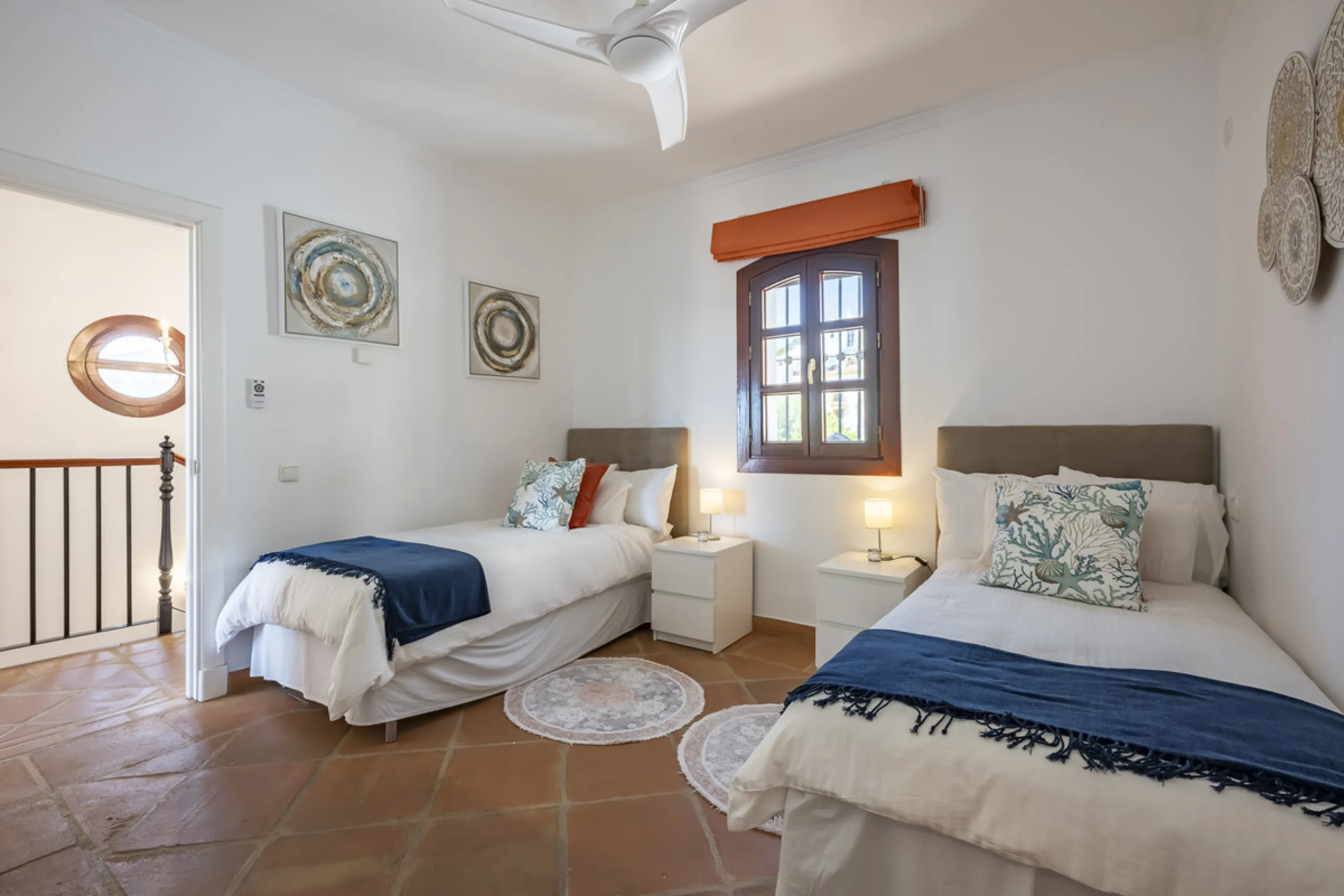 House - Townhouse в продаже в Benahavís, Málaga. В доме 4 спален и 4 ванных комнат. Площадь дома 227 м². Площадь участка 40 м²