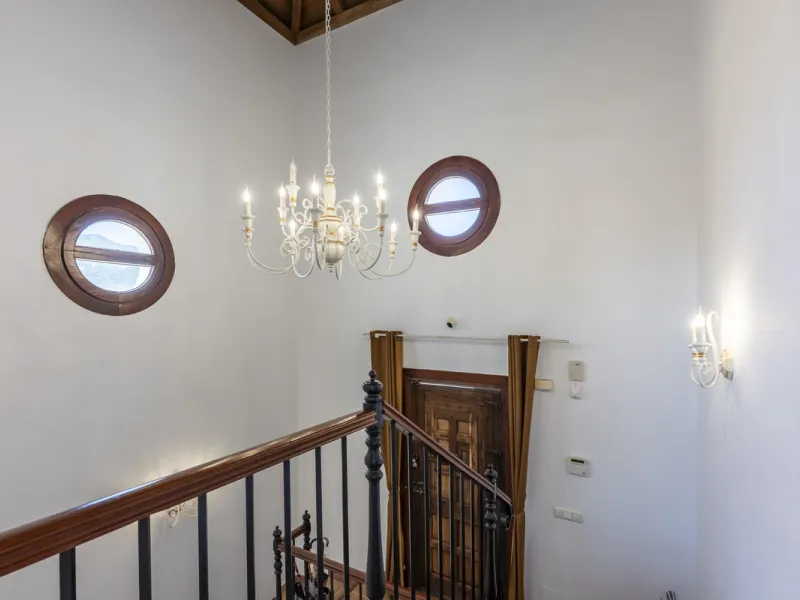 House - Townhouse в продаже в Benahavís, Málaga. В доме 4 спален и 4 ванных комнат. Площадь дома 227 м². Площадь участка 40 м²