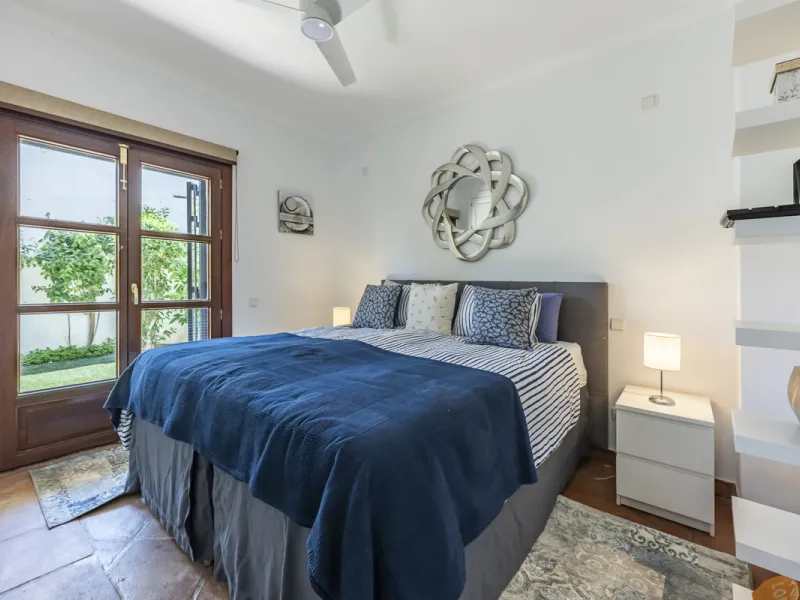 House - Townhouse в продаже в Benahavís, Málaga. В доме 4 спален и 4 ванных комнат. Площадь дома 227 м². Площадь участка 40 м²