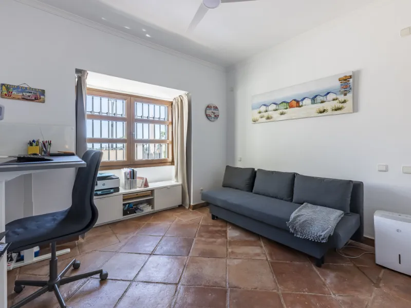 House - Townhouse в продаже в Benahavís, Málaga. В доме 4 спален и 4 ванных комнат. Площадь дома 227 м². Площадь участка 40 м²