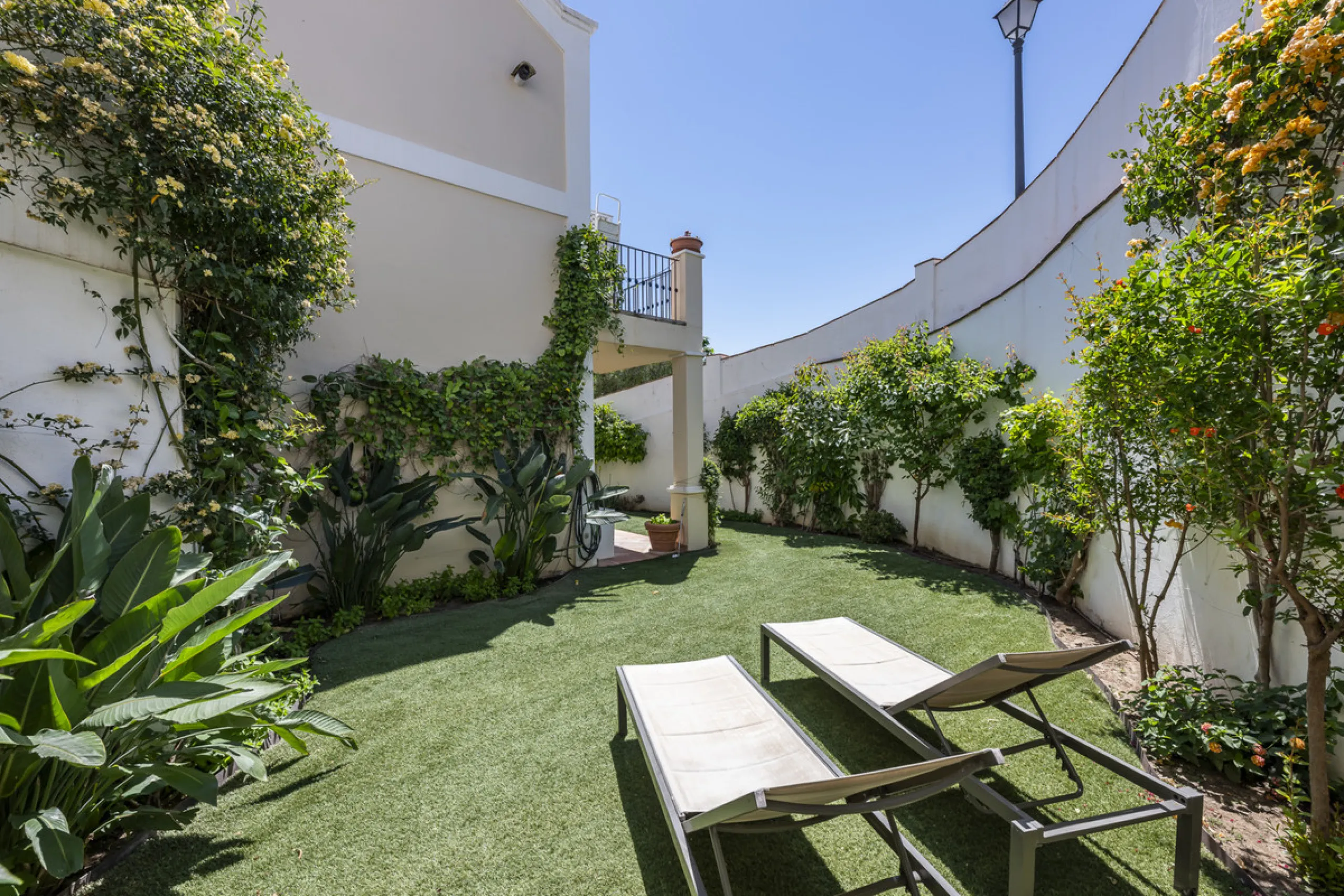 House - Townhouse в продаже в Benahavís, Málaga. В доме 4 спален и 4 ванных комнат. Площадь дома 227 м². Площадь участка 40 м²