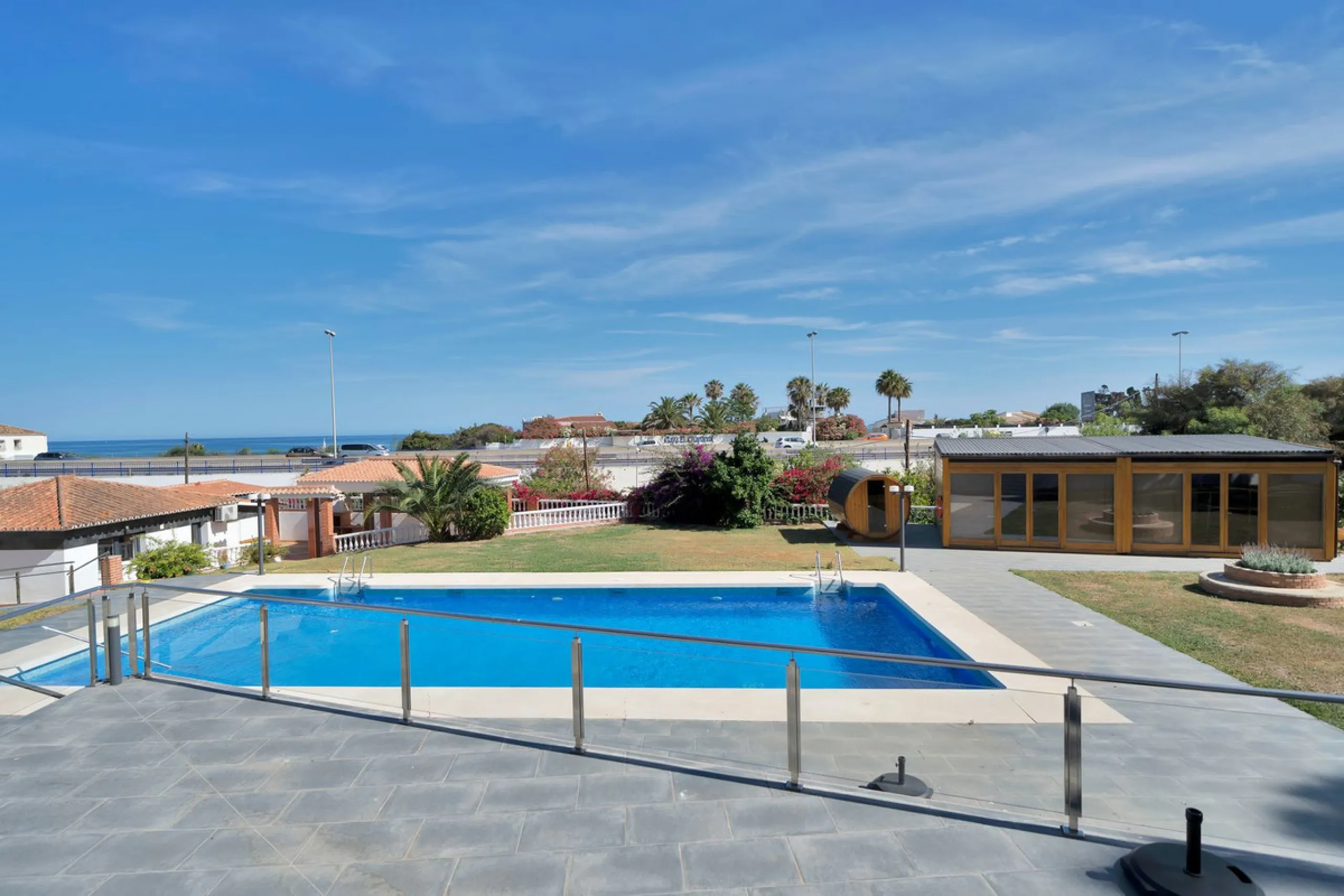 We are thrilled to present a remarkable investment opportunity: a magnificent villa converted into a boutique hotel with tourist licence, just 50 meters from the beach. This property features 16 soundproofed, en-suite rooms, all fully equipped and recentl