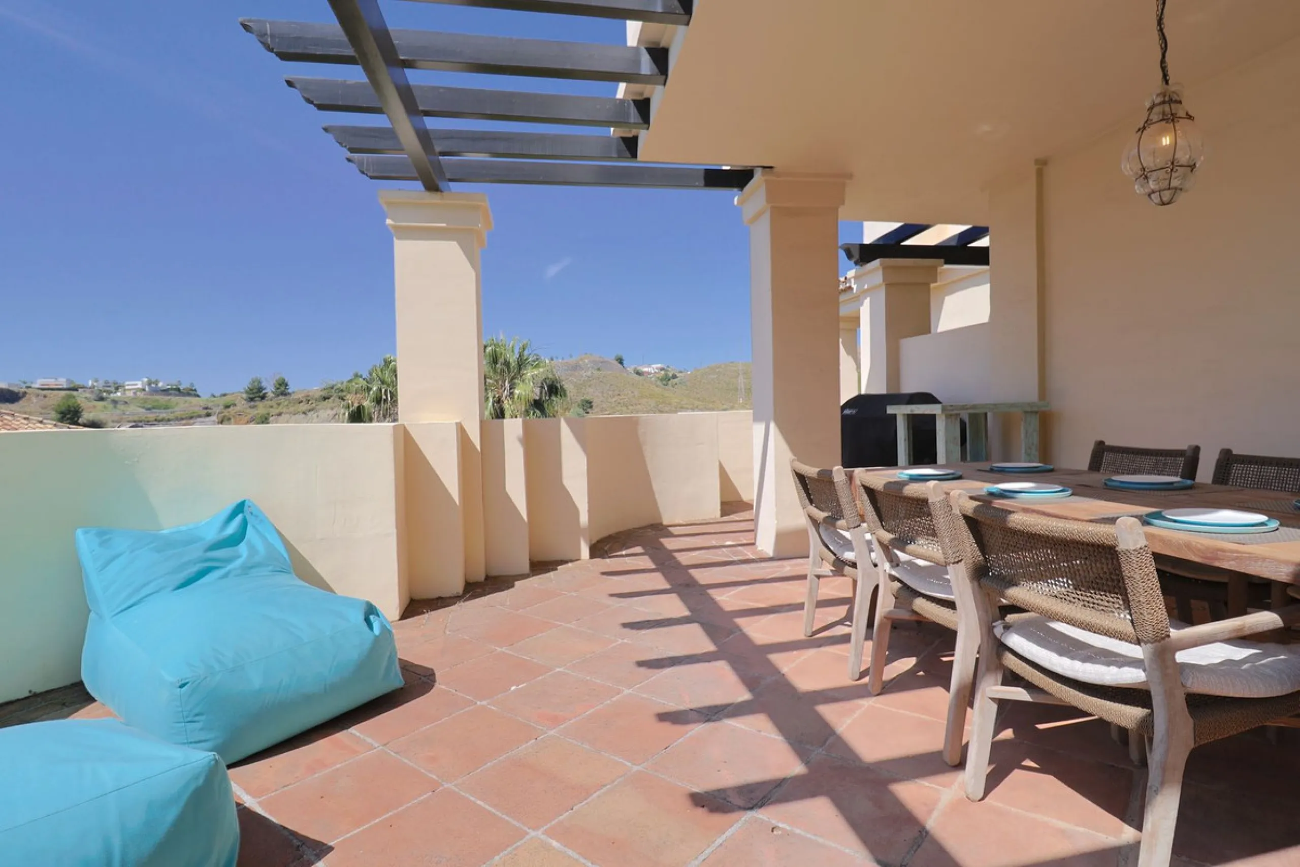 Apartment - Middle Floor Apartment в продаже в Benahavís, Málaga. В доме 2 спален и 2 ванных комнат. Площадь дома 112 м²