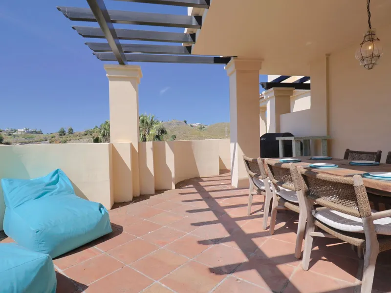 Apartment - Middle Floor Apartment в продаже в Benahavís, Málaga. В доме 2 спален и 2 ванных комнат. Площадь дома 112 м²