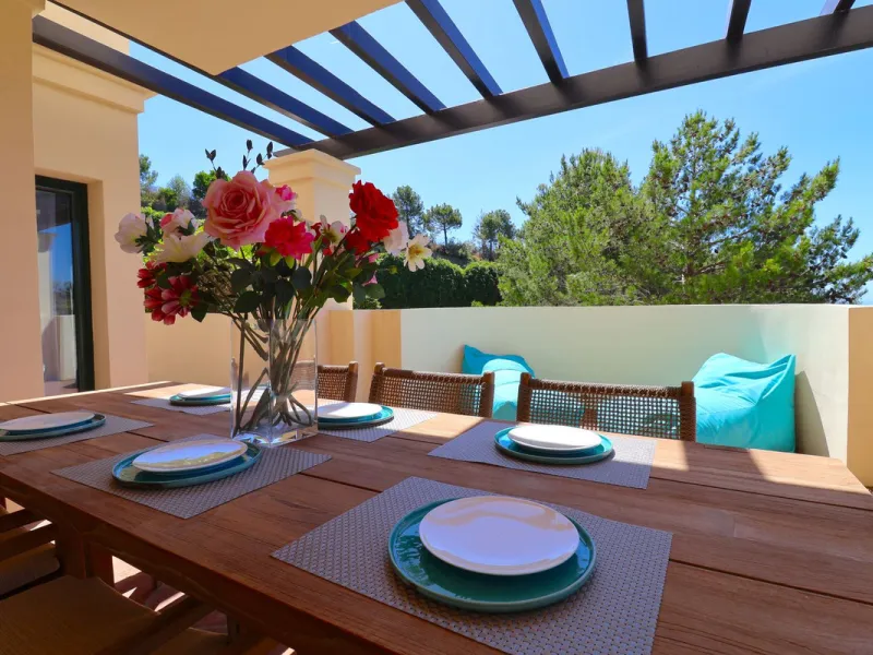 Apartment - Middle Floor Apartment в продаже в Benahavís, Málaga. В доме 2 спален и 2 ванных комнат. Площадь дома 112 м²