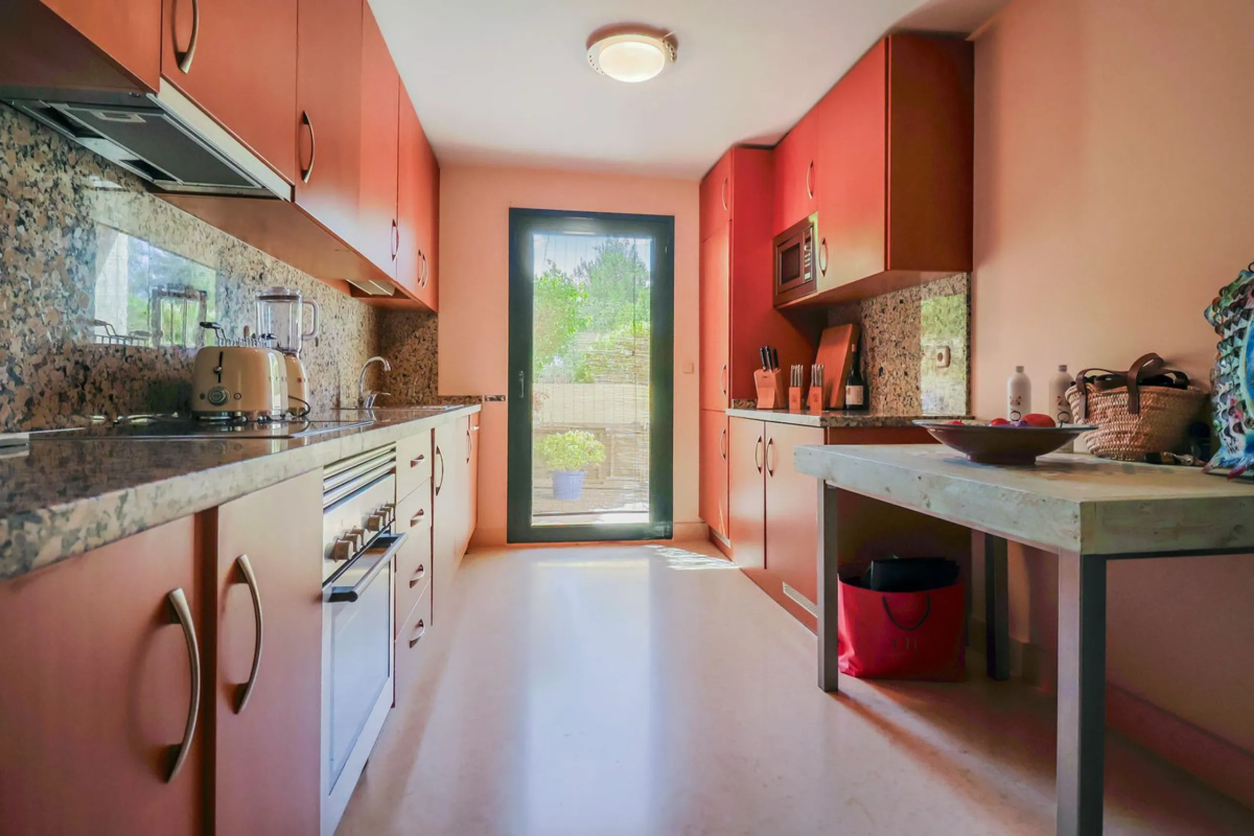 Apartment - Middle Floor Apartment в продаже в Benahavís, Málaga. В доме 2 спален и 2 ванных комнат. Площадь дома 112 м²