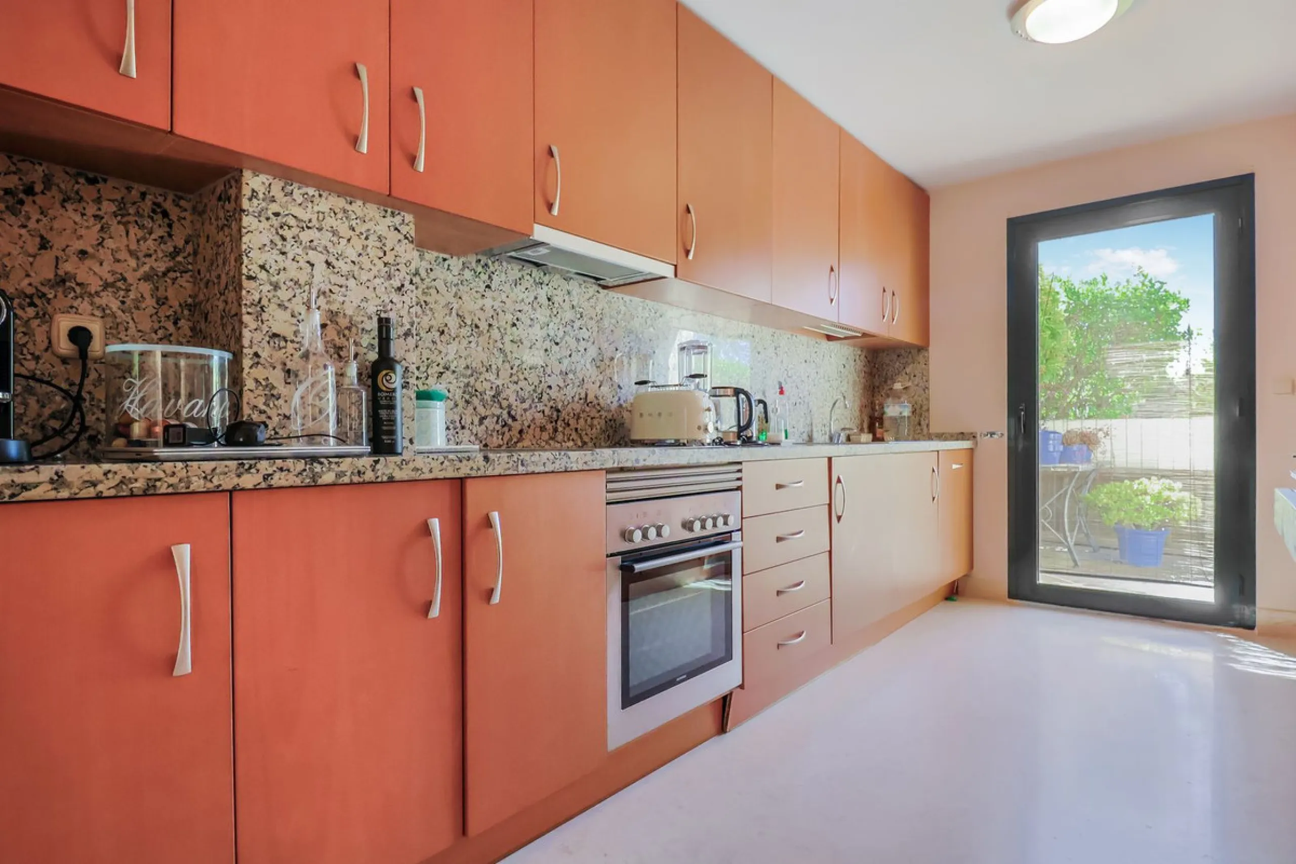 Apartment - Middle Floor Apartment в продаже в Benahavís, Málaga. В доме 2 спален и 2 ванных комнат. Площадь дома 112 м²