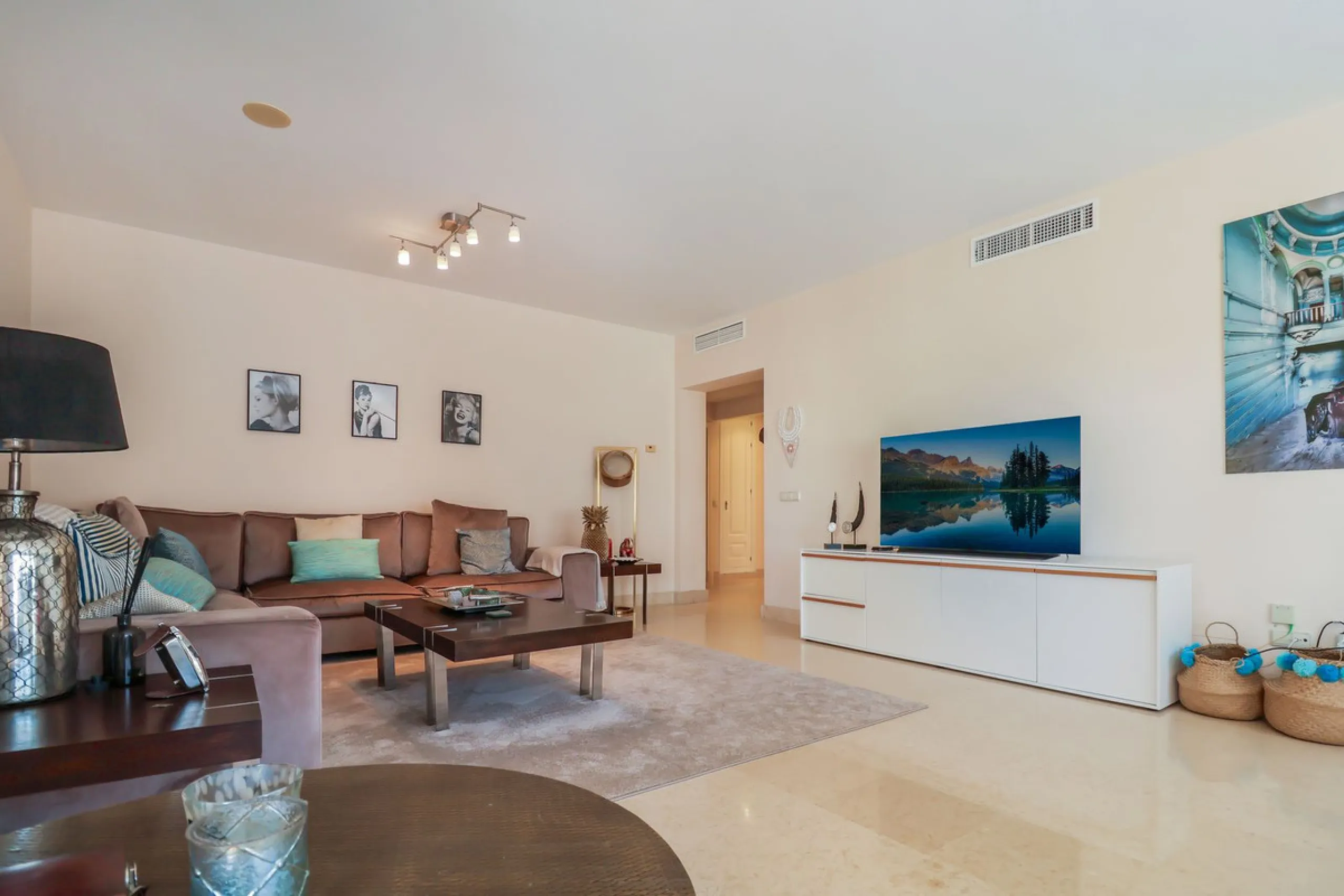 Apartment - Middle Floor Apartment в продаже в Benahavís, Málaga. В доме 2 спален и 2 ванных комнат. Площадь дома 112 м²