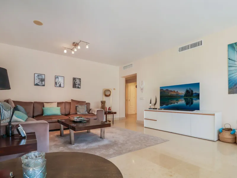 Apartment - Middle Floor Apartment в продаже в Benahavís, Málaga. В доме 2 спален и 2 ванных комнат. Площадь дома 112 м²