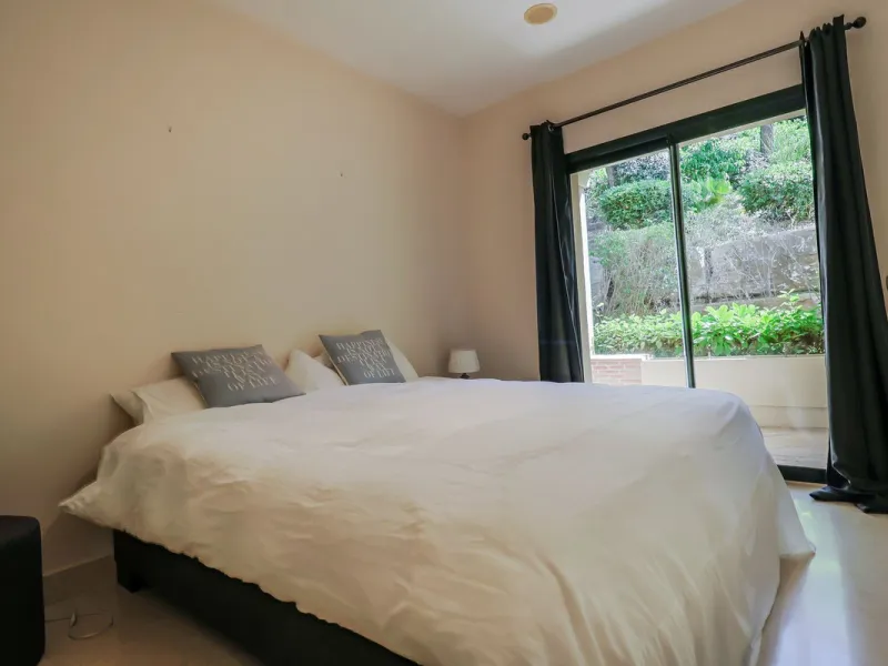 Apartment - Middle Floor Apartment в продаже в Benahavís, Málaga. В доме 2 спален и 2 ванных комнат. Площадь дома 112 м²