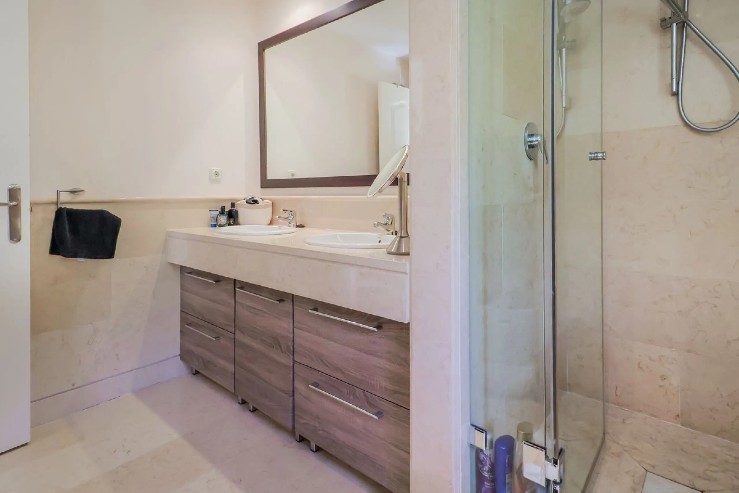 Apartment - Middle Floor Apartment в продаже в Benahavís, Málaga. В доме 2 спален и 2 ванных комнат. Площадь дома 112 м²