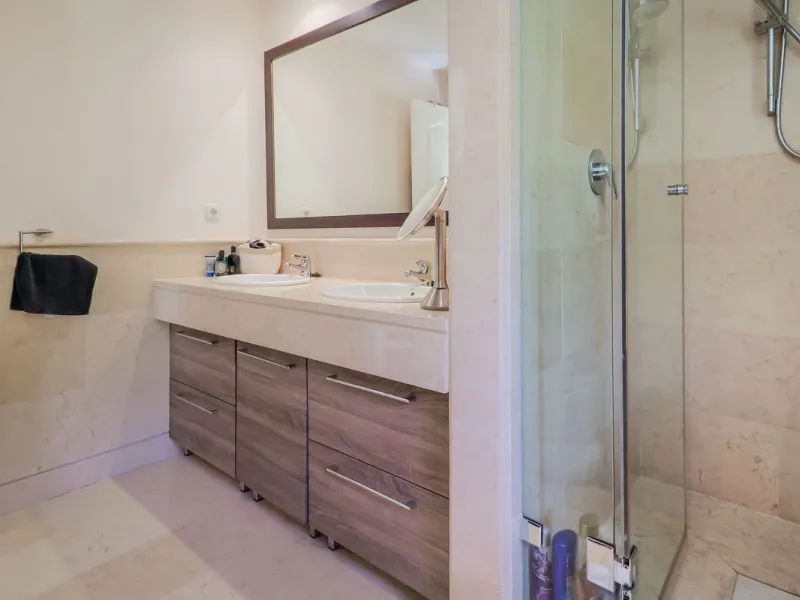 Apartment - Middle Floor Apartment в продаже в Benahavís, Málaga. В доме 2 спален и 2 ванных комнат. Площадь дома 112 м²