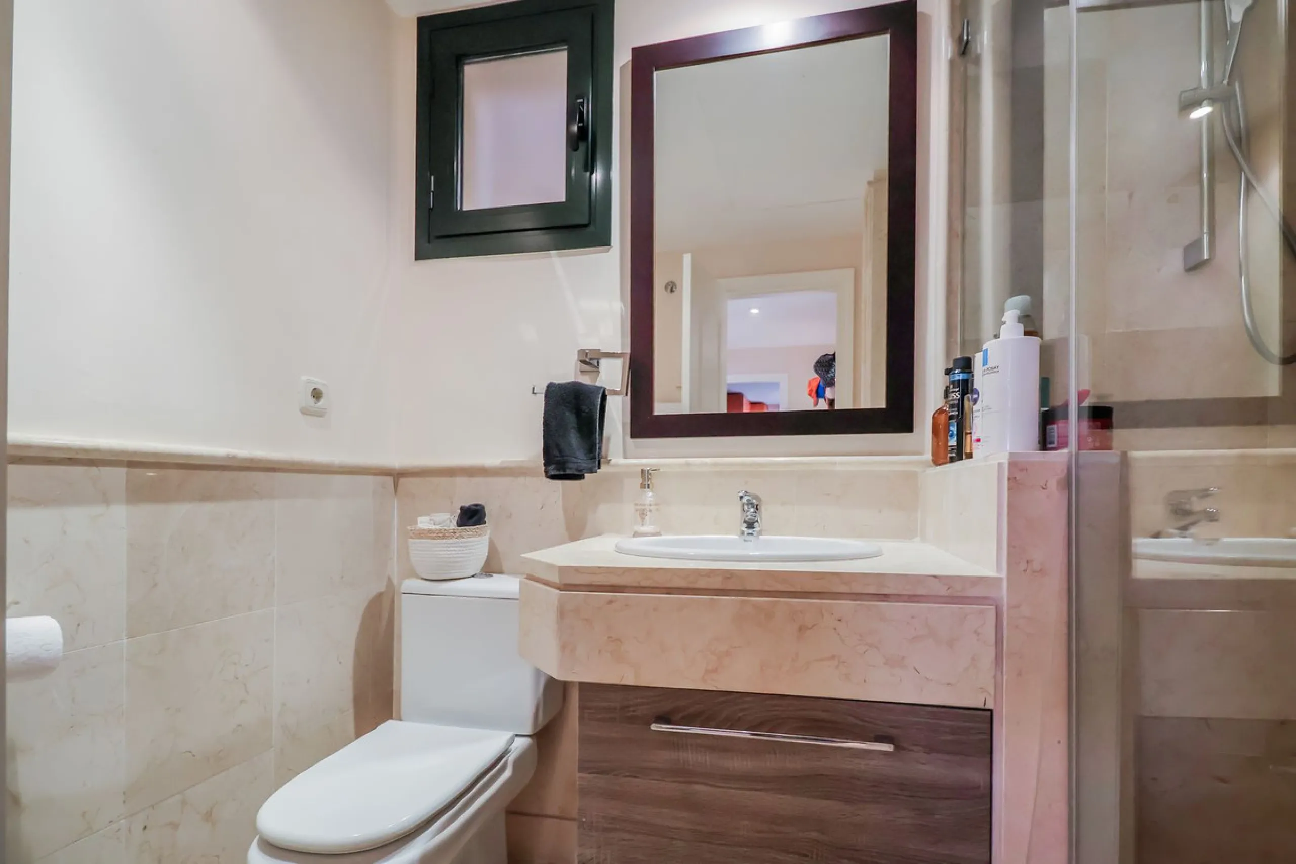 Apartment - Middle Floor Apartment в продаже в Benahavís, Málaga. В доме 2 спален и 2 ванных комнат. Площадь дома 112 м²