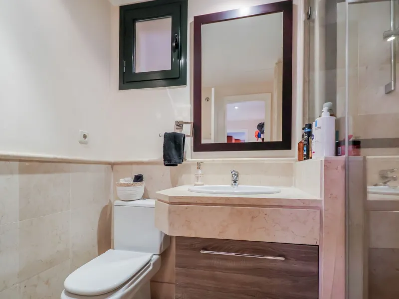Apartment - Middle Floor Apartment в продаже в Benahavís, Málaga. В доме 2 спален и 2 ванных комнат. Площадь дома 112 м²