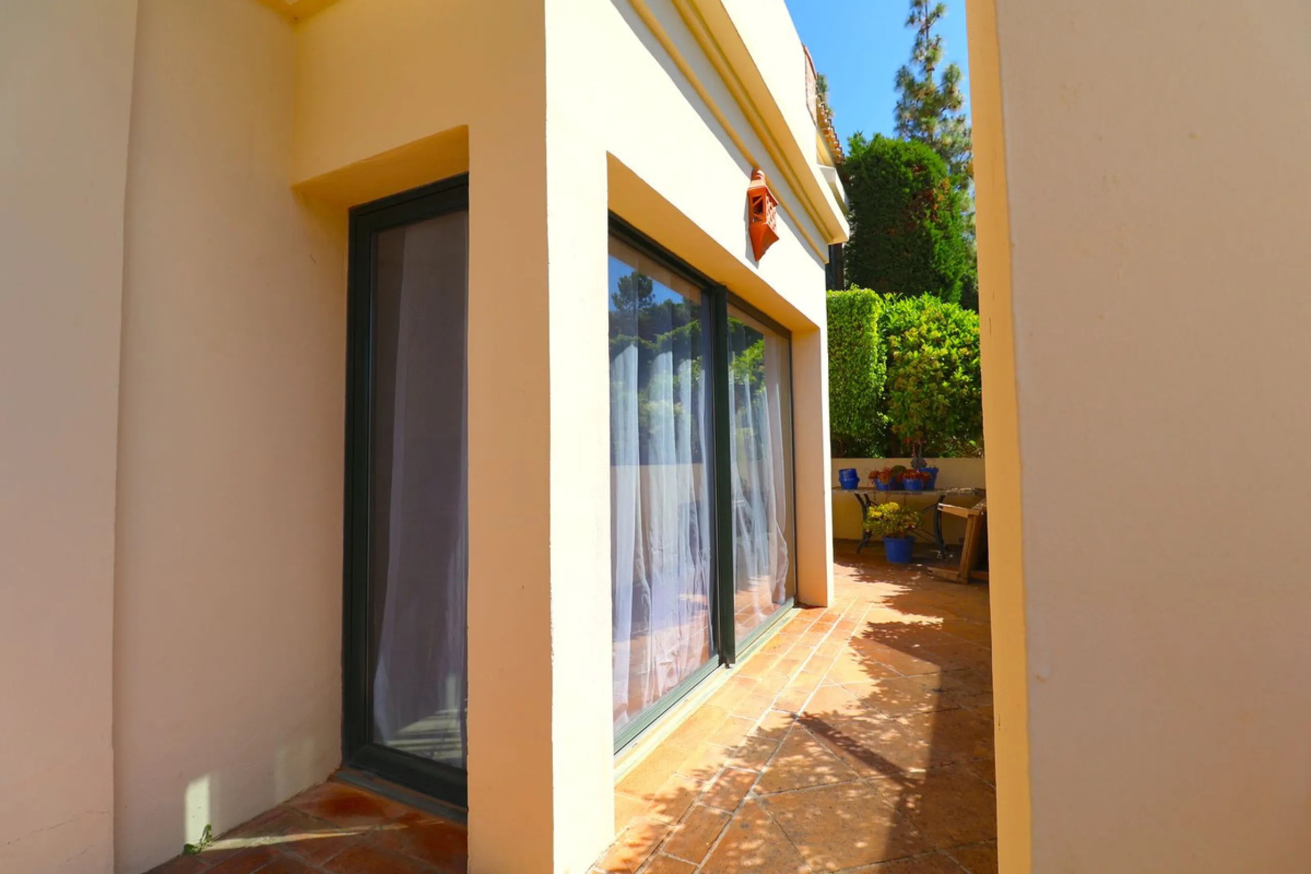 Apartment - Middle Floor Apartment в продаже в Benahavís, Málaga. В доме 2 спален и 2 ванных комнат. Площадь дома 112 м²