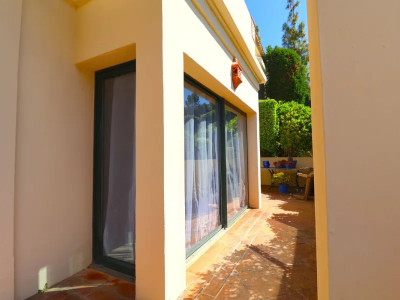 Apartment - Middle Floor Apartment в продаже в Benahavís, Málaga. В доме 2 спален и 2 ванных комнат. Площадь дома 112 м²
