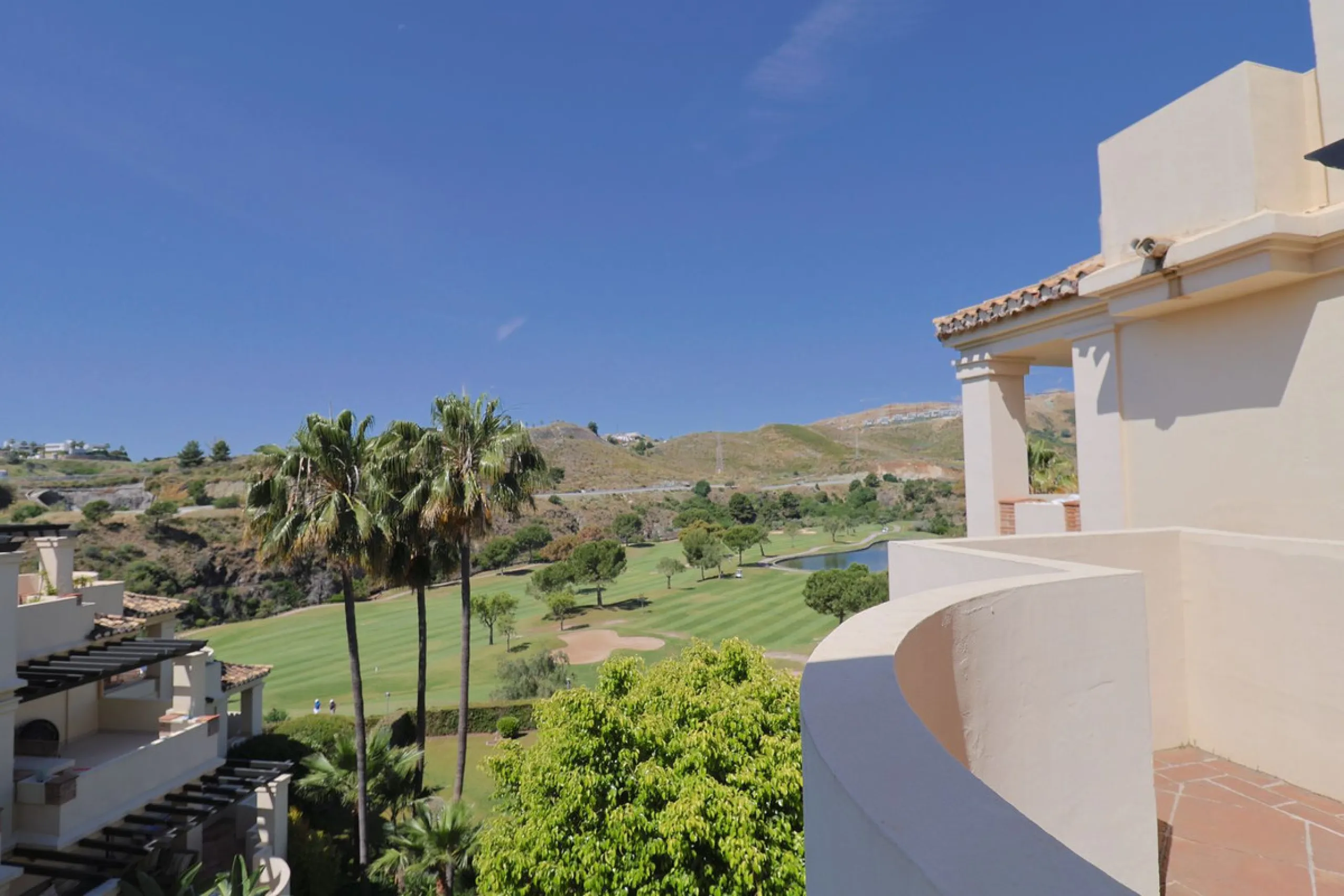 Apartment - Middle Floor Apartment в продаже в Benahavís, Málaga. В доме 2 спален и 2 ванных комнат. Площадь дома 112 м²