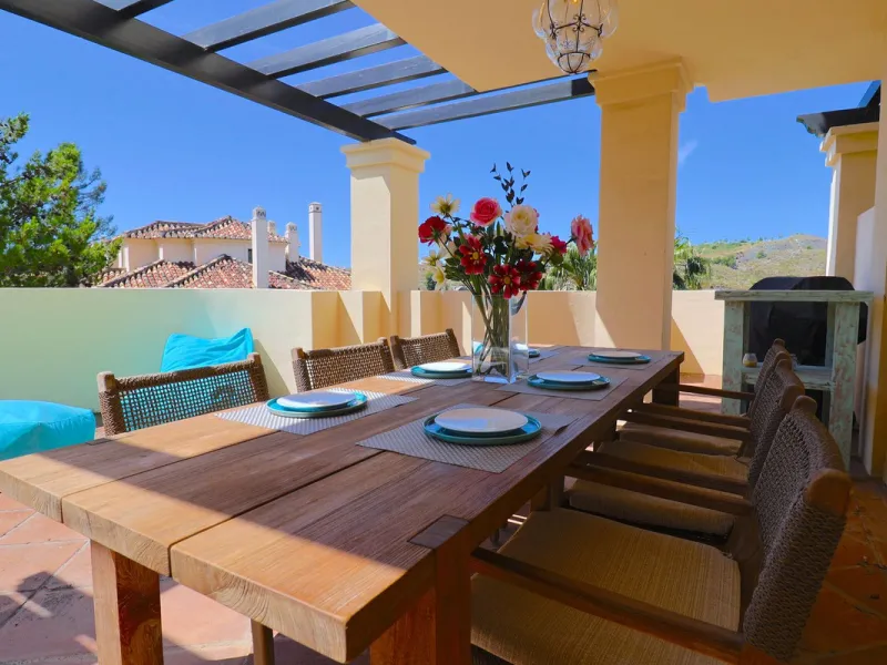 Apartment - Middle Floor Apartment в продаже в Benahavís, Málaga. В доме 2 спален и 2 ванных комнат. Площадь дома 112 м²