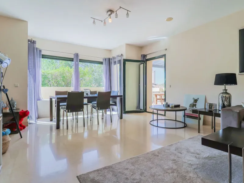 Apartment - Middle Floor Apartment в продаже в Benahavís, Málaga. В доме 2 спален и 2 ванных комнат. Площадь дома 112 м²