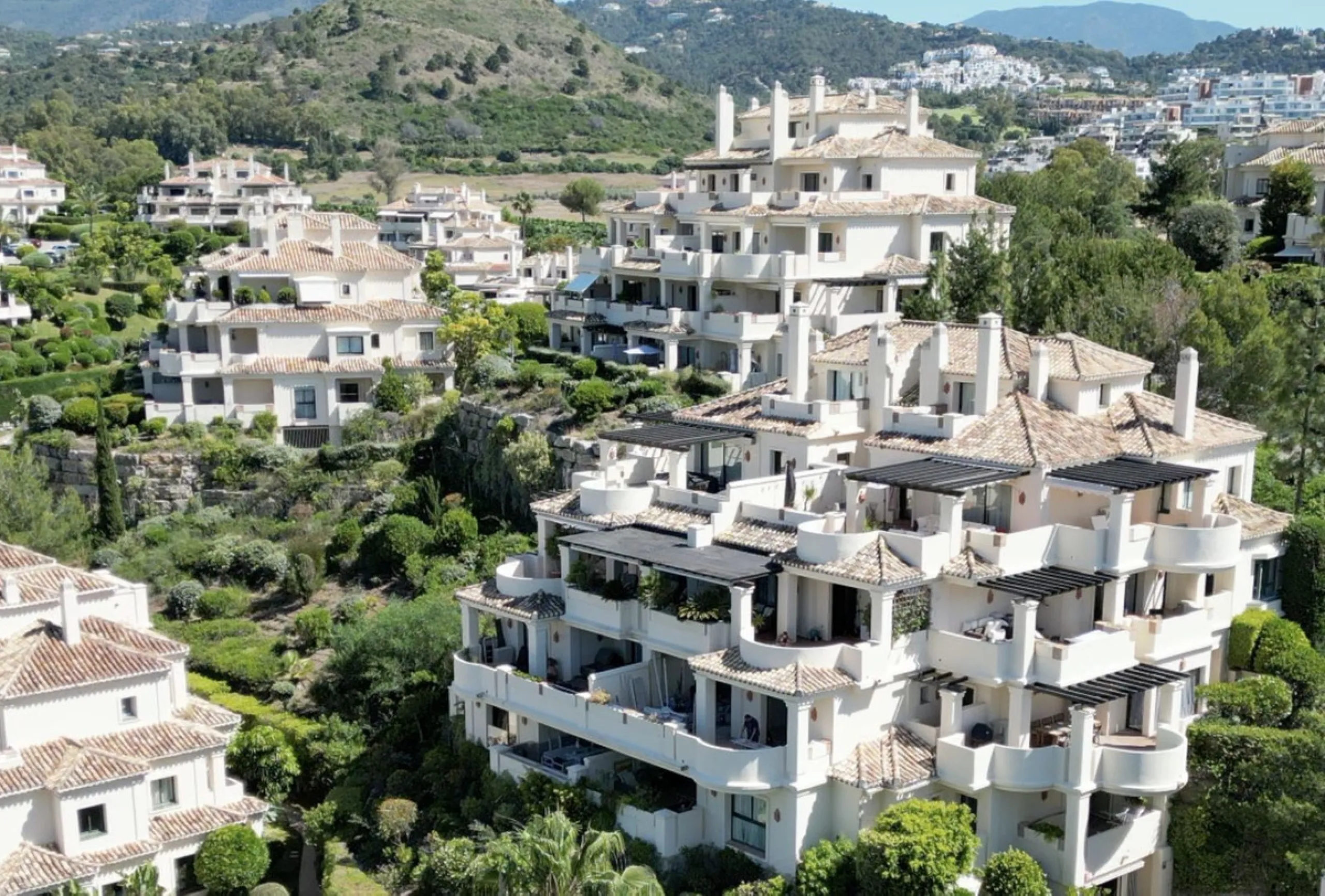 Apartment - Middle Floor Apartment в продаже в Benahavís, Málaga. В доме 2 спален и 2 ванных комнат. Площадь дома 112 м²