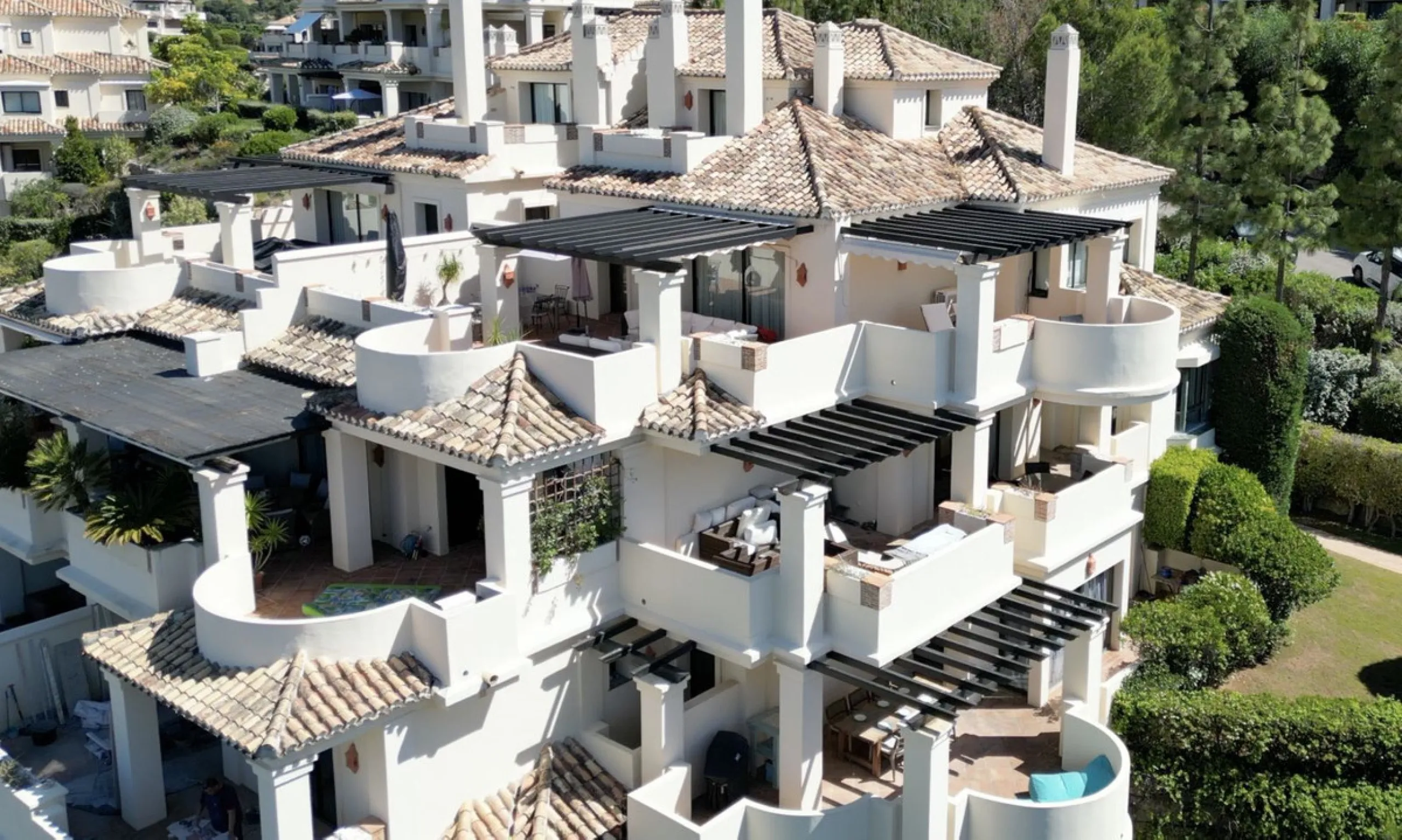 Apartment - Middle Floor Apartment в продаже в Benahavís, Málaga. В доме 2 спален и 2 ванных комнат. Площадь дома 112 м²