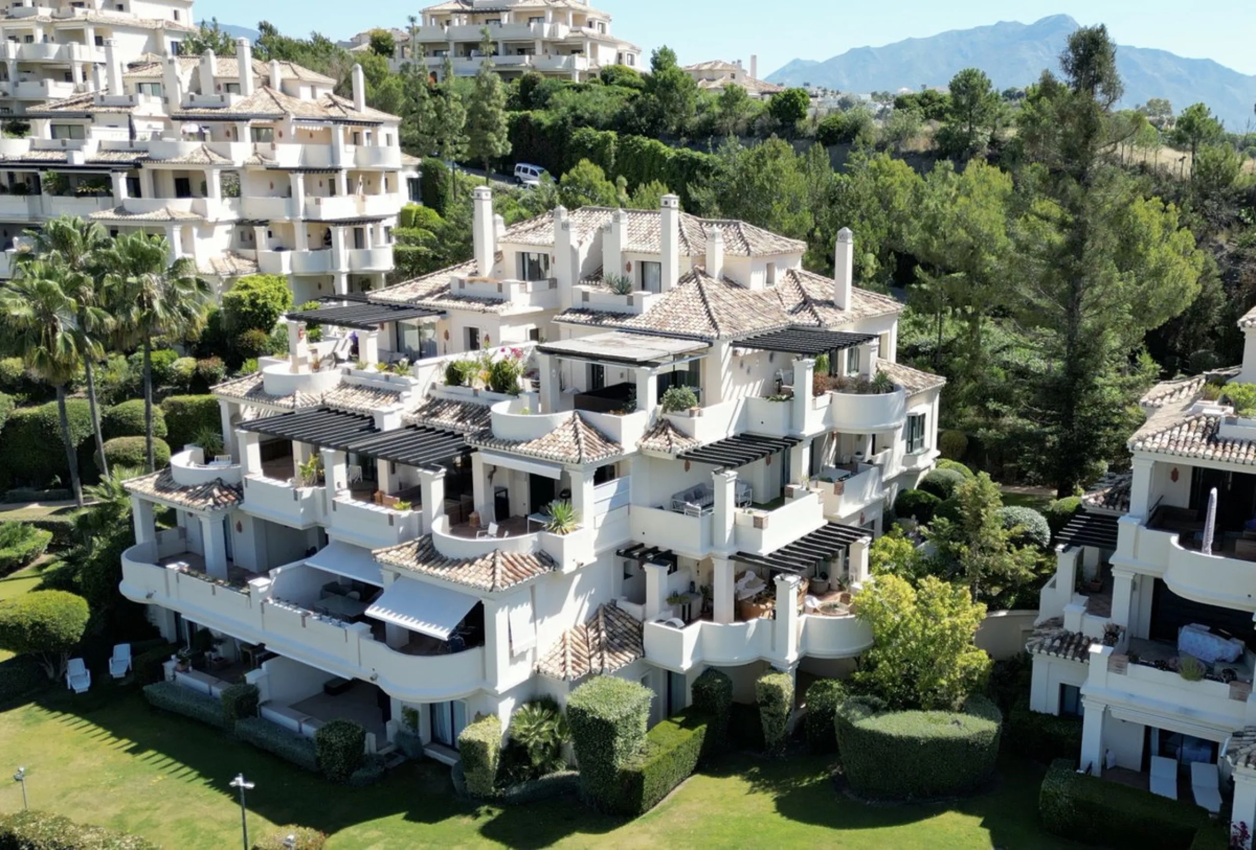 Apartment - Middle Floor Apartment в продаже в Benahavís, Málaga. В доме 2 спален и 2 ванных комнат. Площадь дома 112 м²