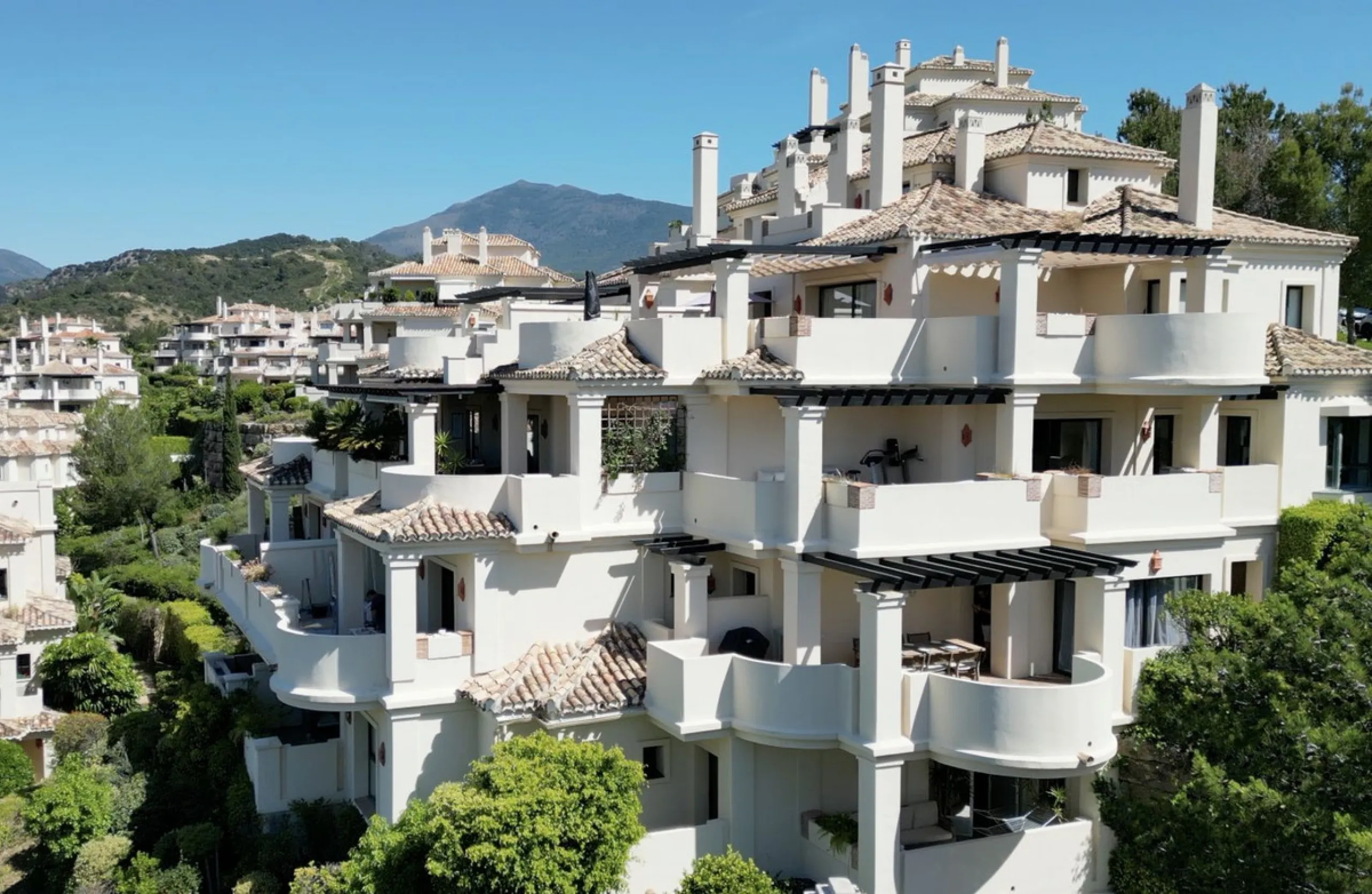 Apartment - Middle Floor Apartment в продаже в Benahavís, Málaga. В доме 2 спален и 2 ванных комнат. Площадь дома 112 м²