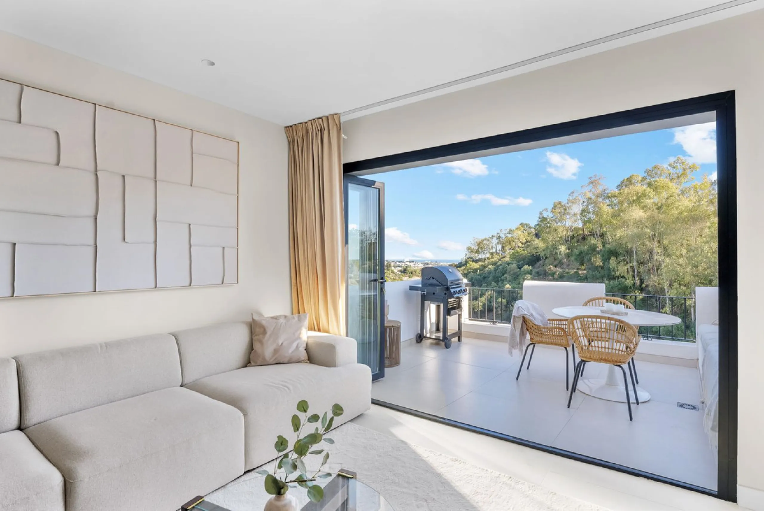 Welcome to this exquisite sea view apartment for sale in Puerto de los Almendros, Benahavís.