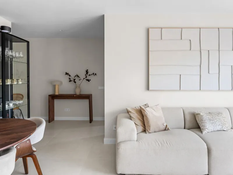 Welcome to this exquisite sea view apartment for sale in Puerto de los Almendros, Benahavís.