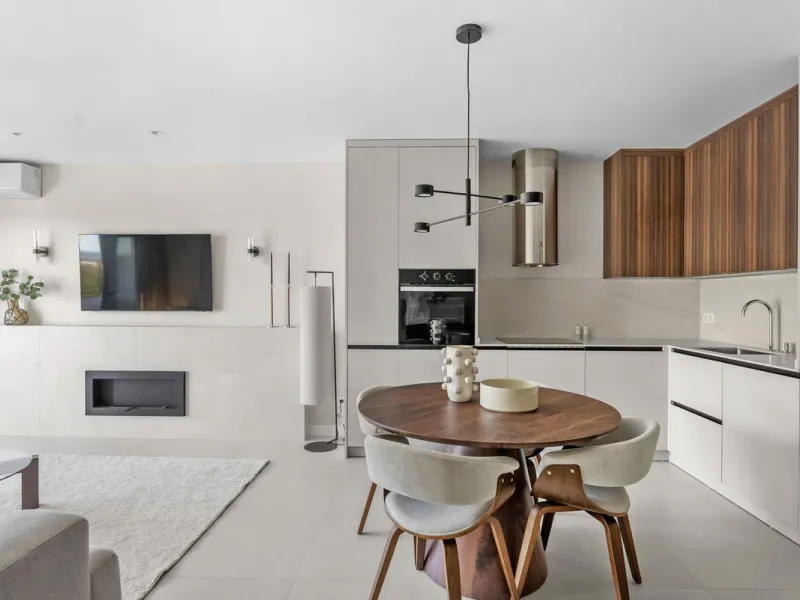 Welcome to this exquisite sea view apartment for sale in Puerto de los Almendros, Benahavís.