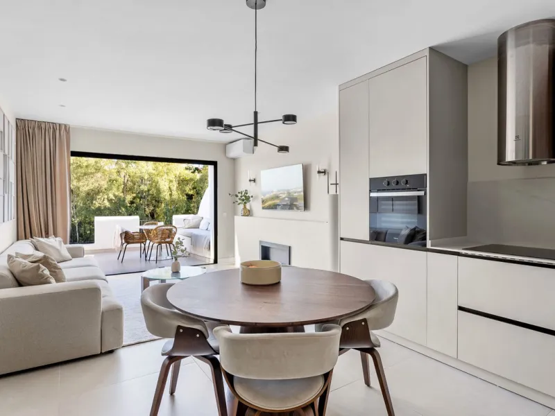 Welcome to this exquisite sea view apartment for sale in Puerto de los Almendros, Benahavís.
