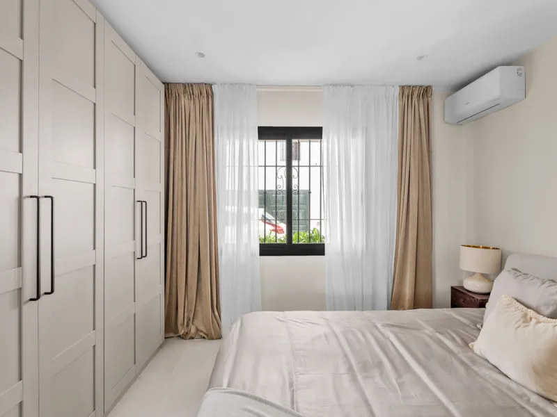 Welcome to this exquisite sea view apartment for sale in Puerto de los Almendros, Benahavís.