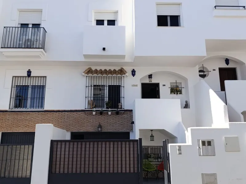 Beautiful townhouse, ideal for those seeking comfort, style, and an unbeatable location..