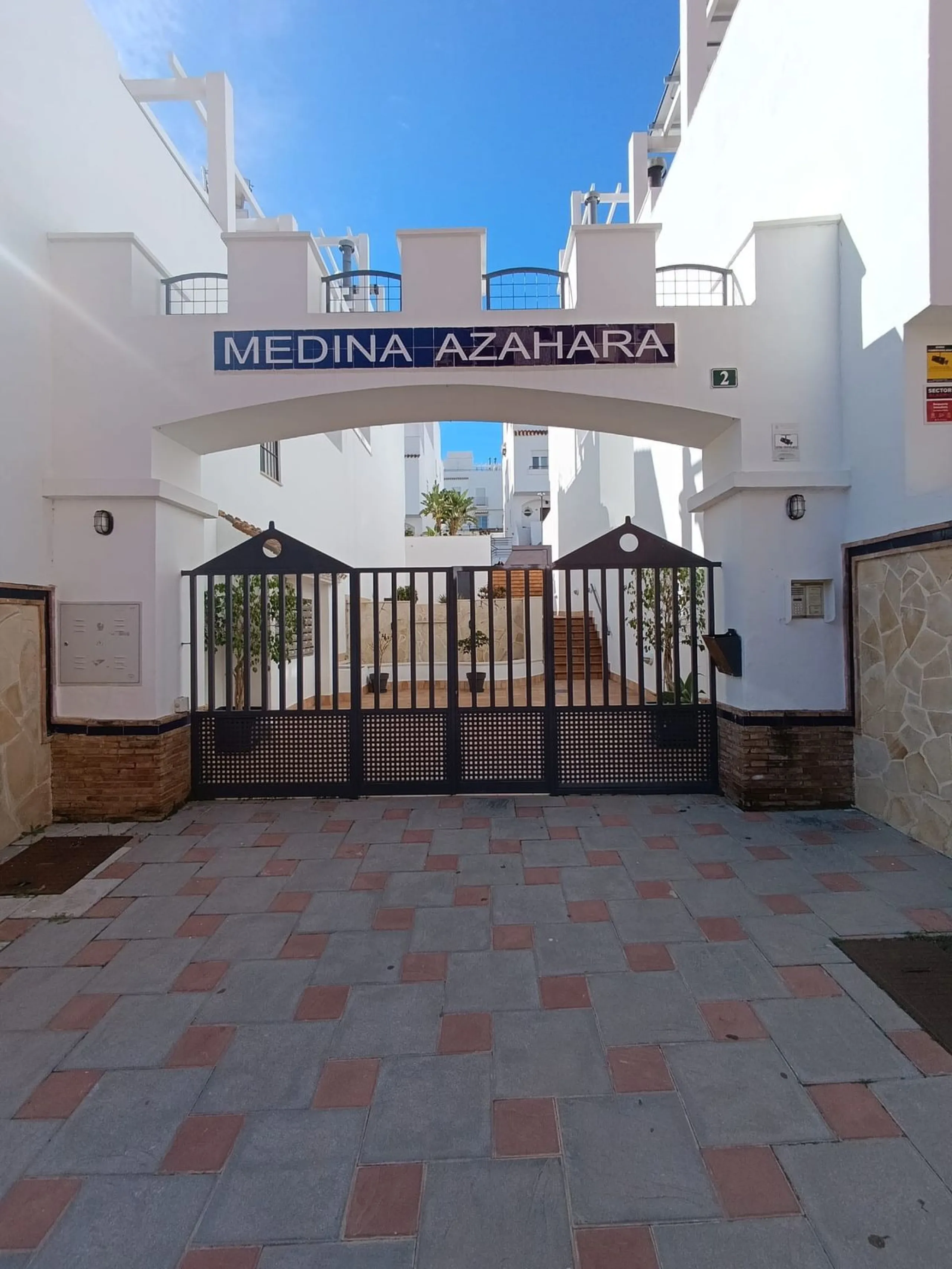 Beautiful townhouse, ideal for those seeking comfort, style, and an unbeatable location..