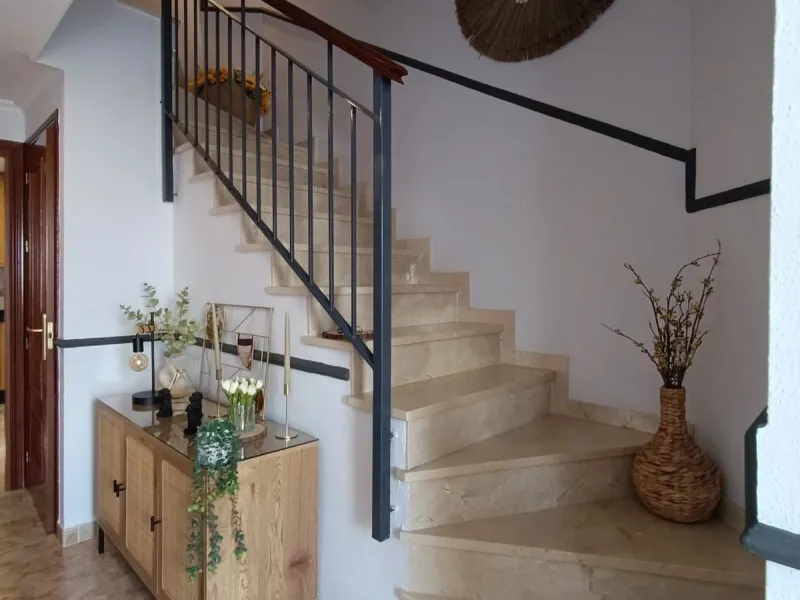 Beautiful townhouse, ideal for those seeking comfort, style, and an unbeatable location..