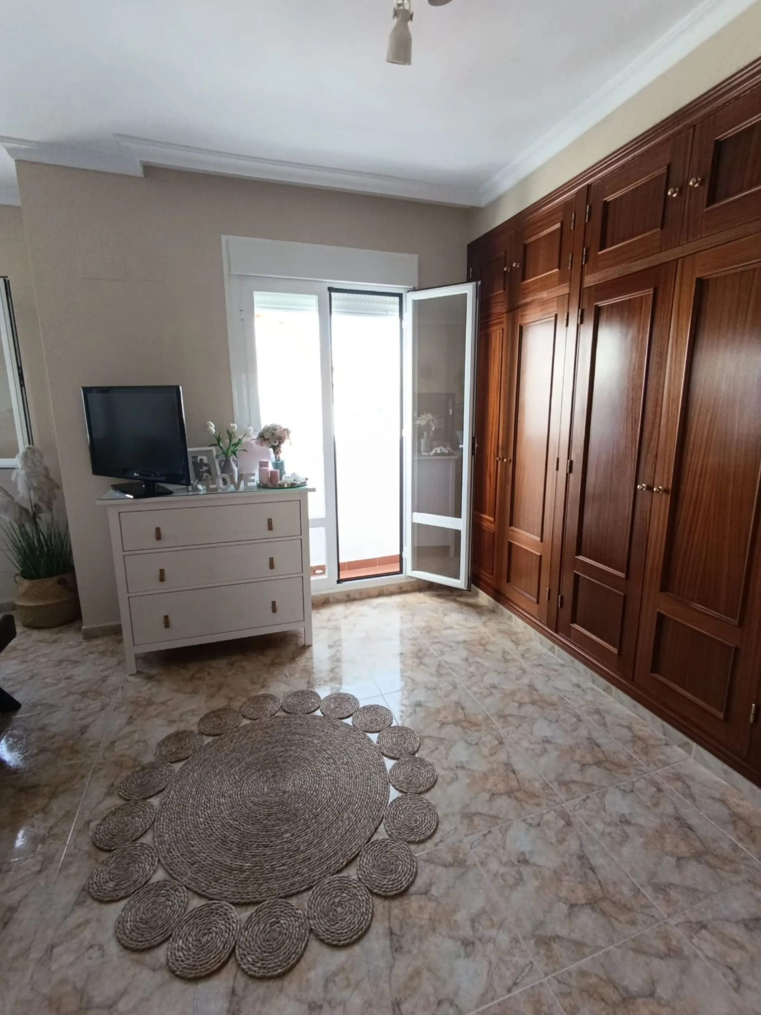 Beautiful townhouse, ideal for those seeking comfort, style, and an unbeatable location..