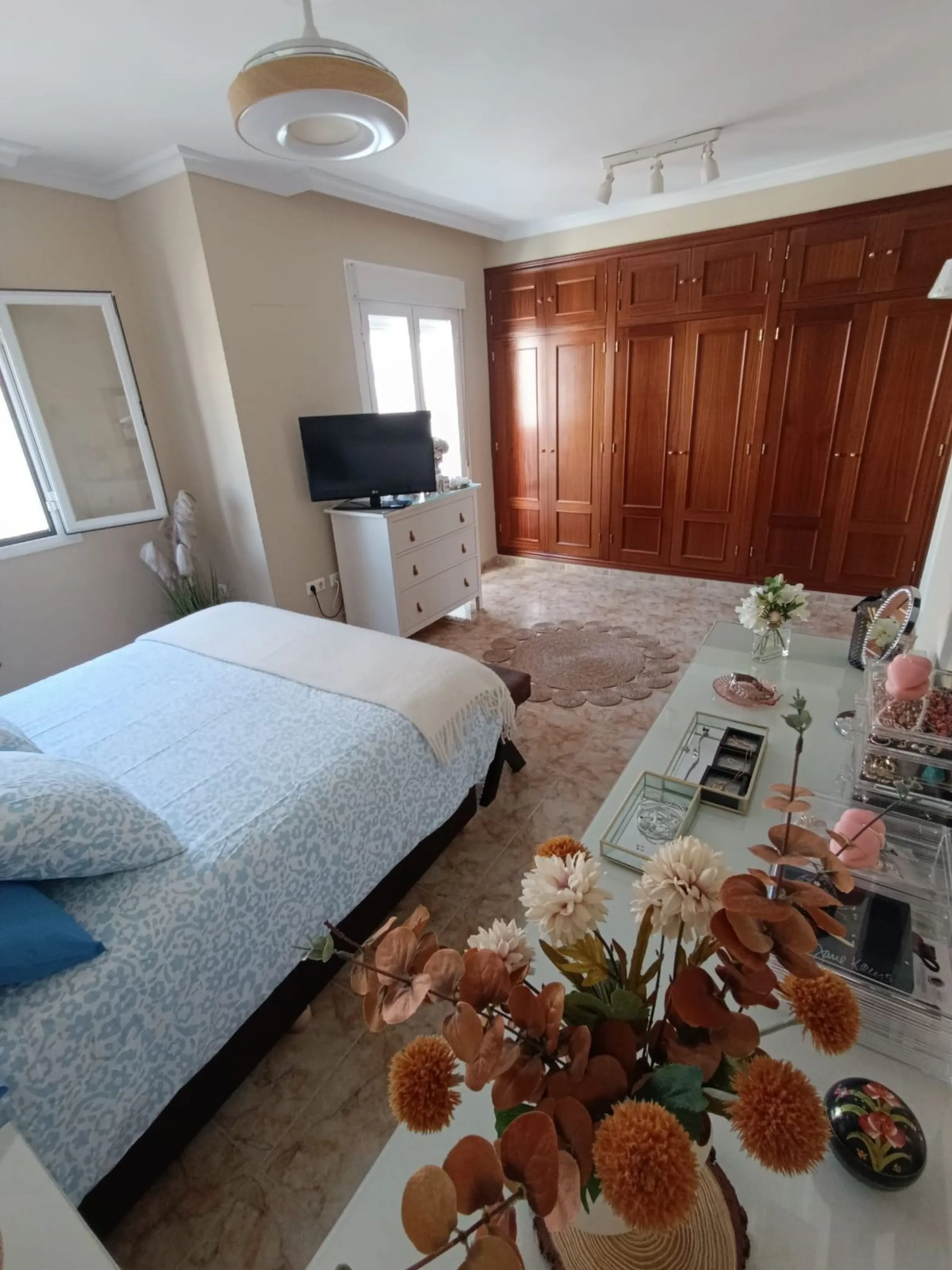Beautiful townhouse, ideal for those seeking comfort, style, and an unbeatable location..