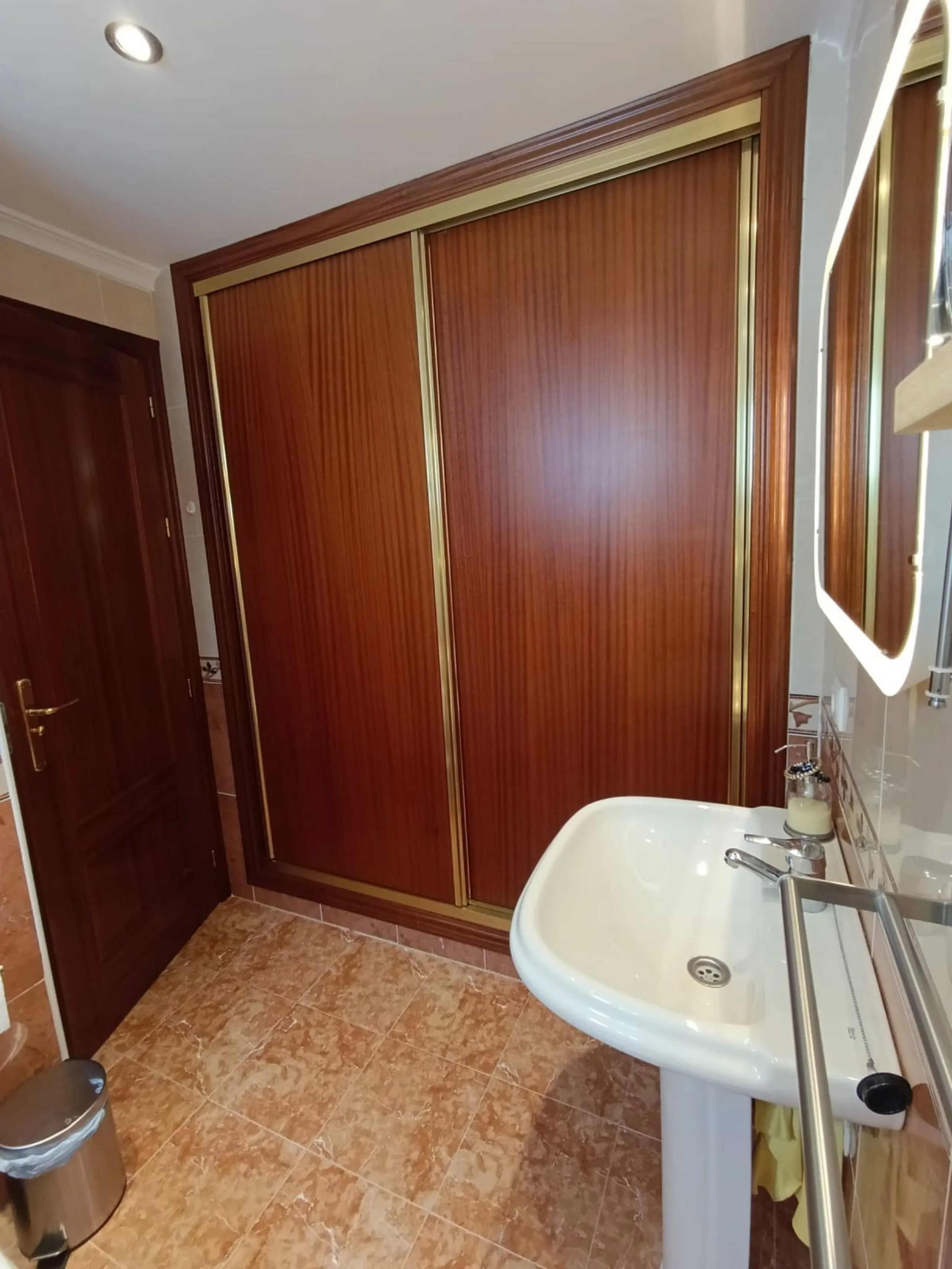 Beautiful townhouse, ideal for those seeking comfort, style, and an unbeatable location..
