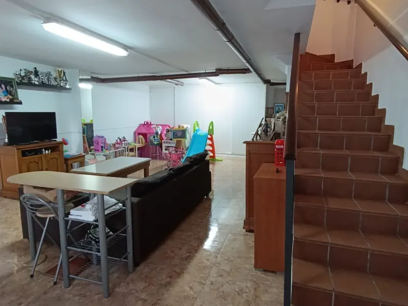 Beautiful townhouse, ideal for those seeking comfort, style, and an unbeatable location..