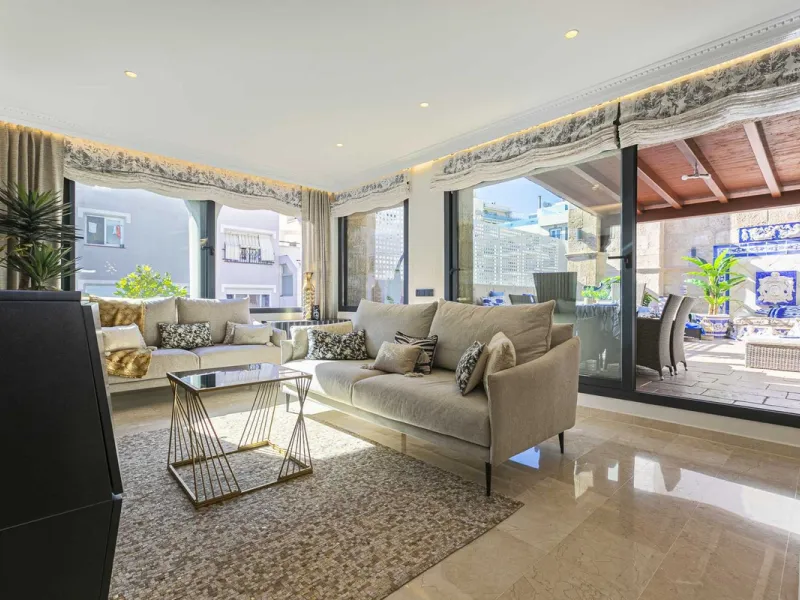 Modern renovated apartment with spectacular terrace in a highly sought-after area of Marbella, 150m from the beach!