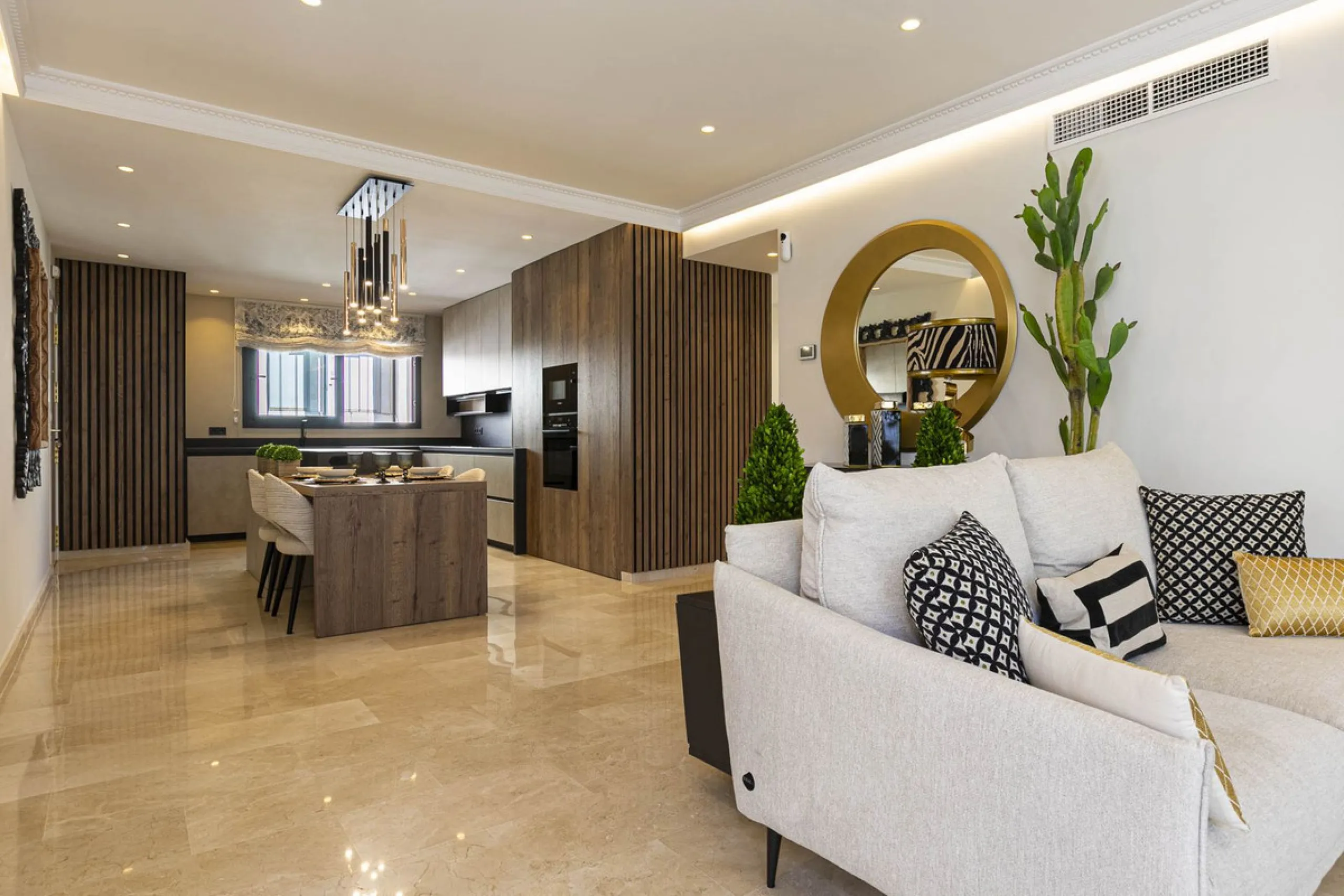 Modern renovated apartment with spectacular terrace in a highly sought-after area of Marbella, 150m from the beach!